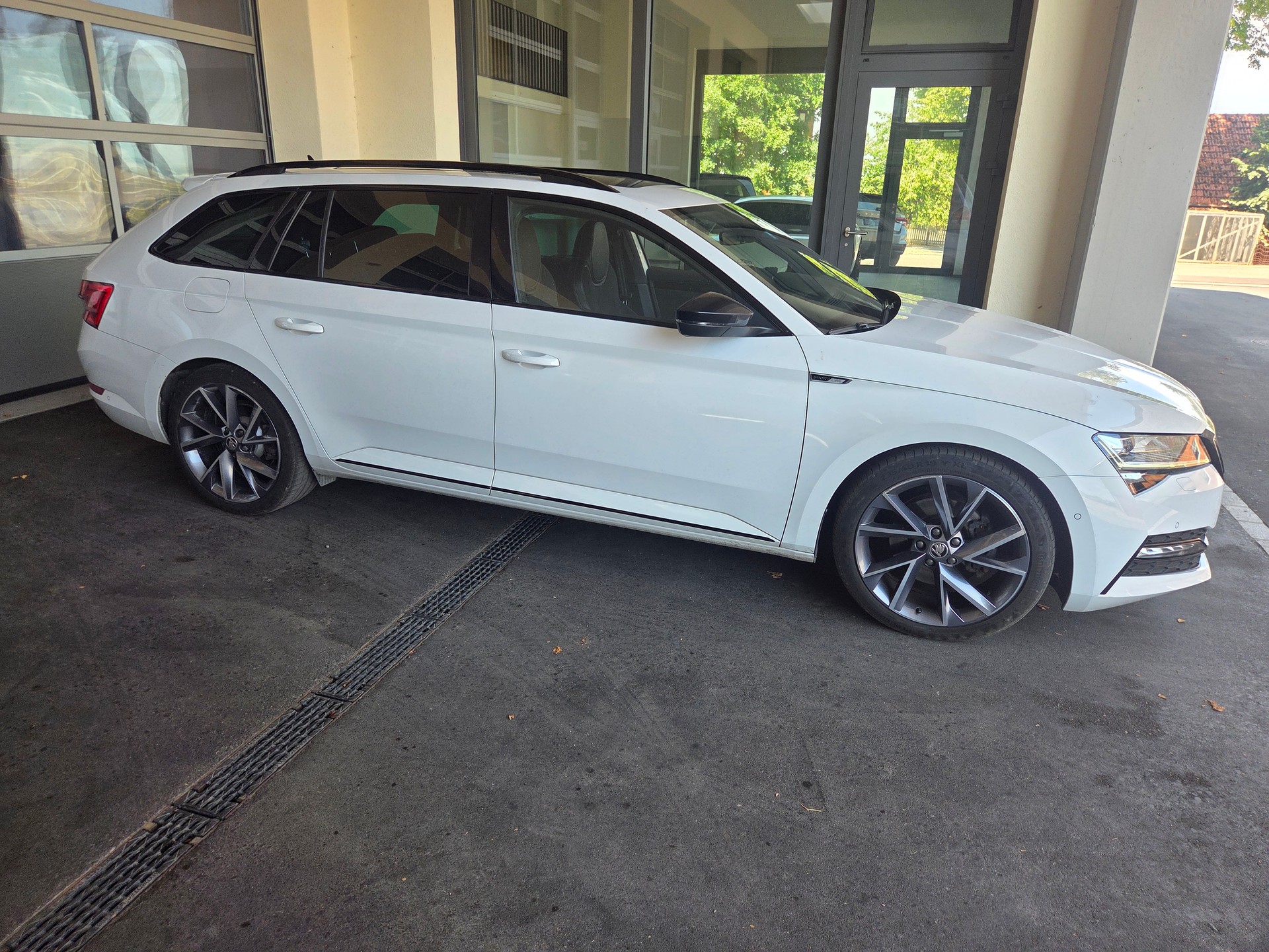 SKODA Superb 2.0 TDi Sport Line 4x4 DSG-image-7