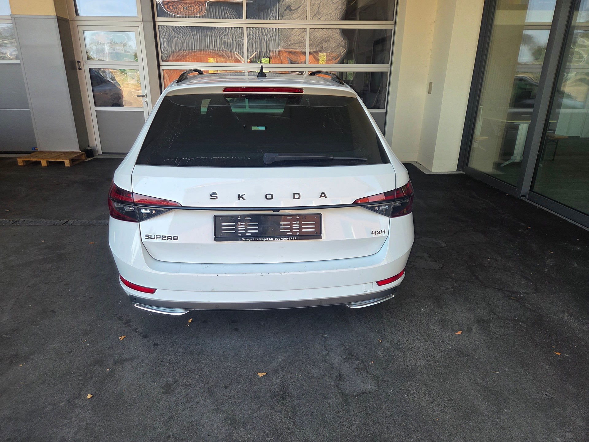 SKODA Superb 2.0 TDi Sport Line 4x4 DSG-image-2