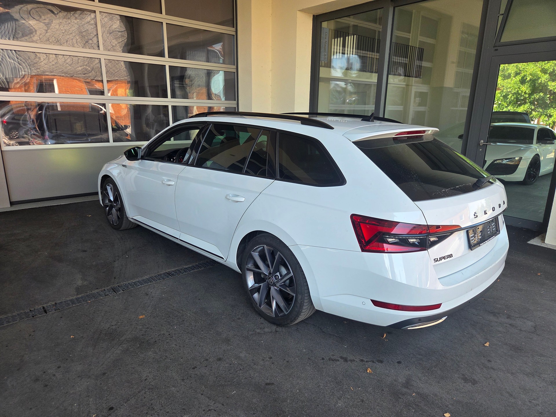 SKODA Superb 2.0 TDi Sport Line 4x4 DSG-image-1