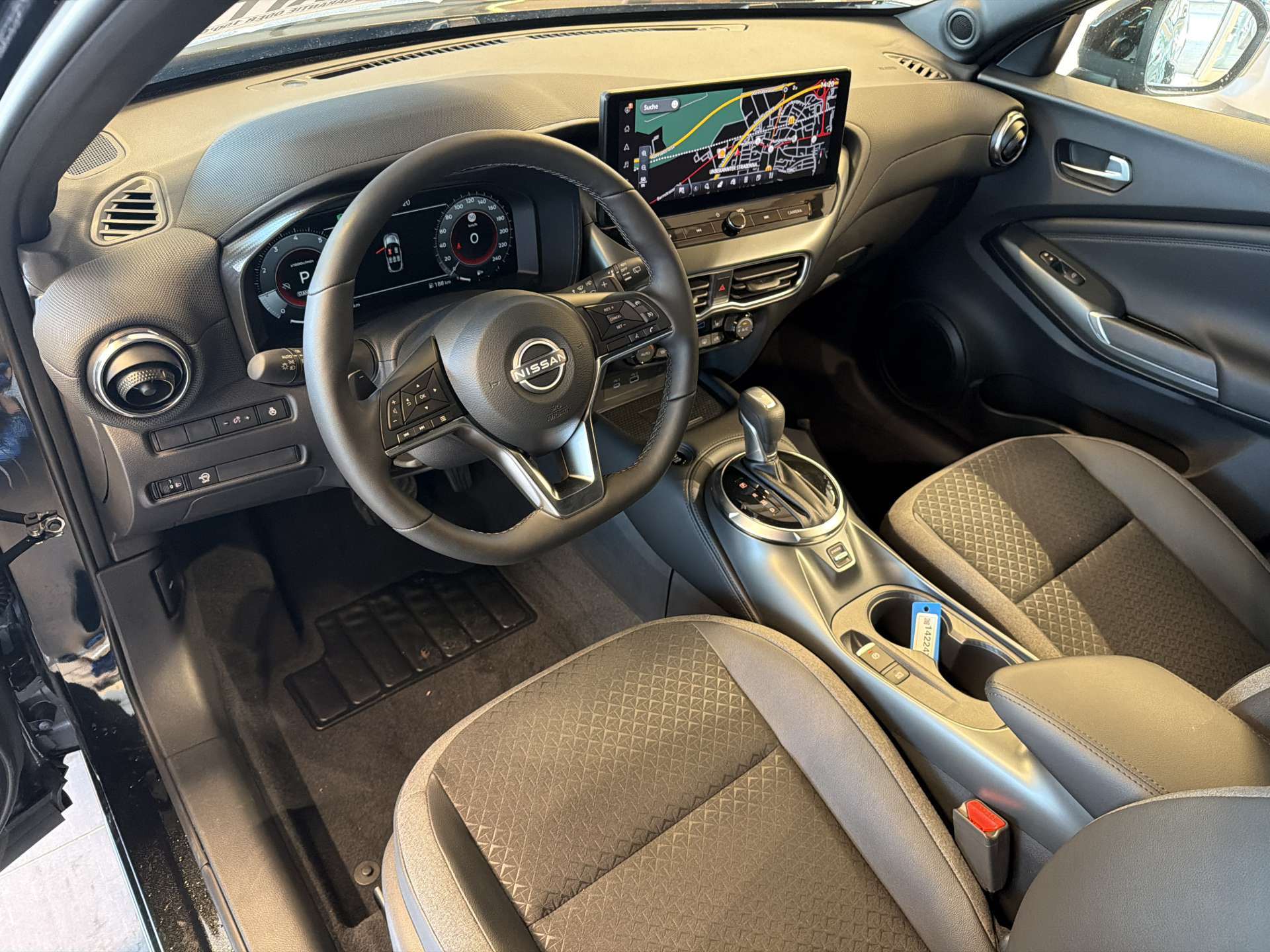 NISSAN Juke 1.0 DIG-T N-Connecta DCT-Automat-image-5