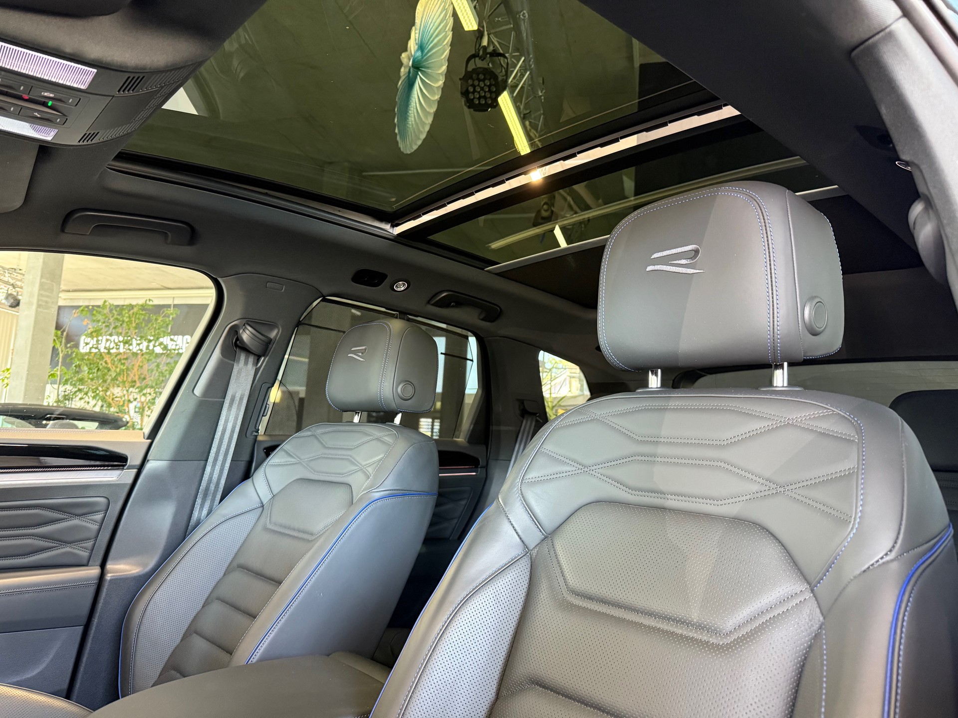 VW Touareg 3.0 TSI eHybrid R Tiptronic-image-11