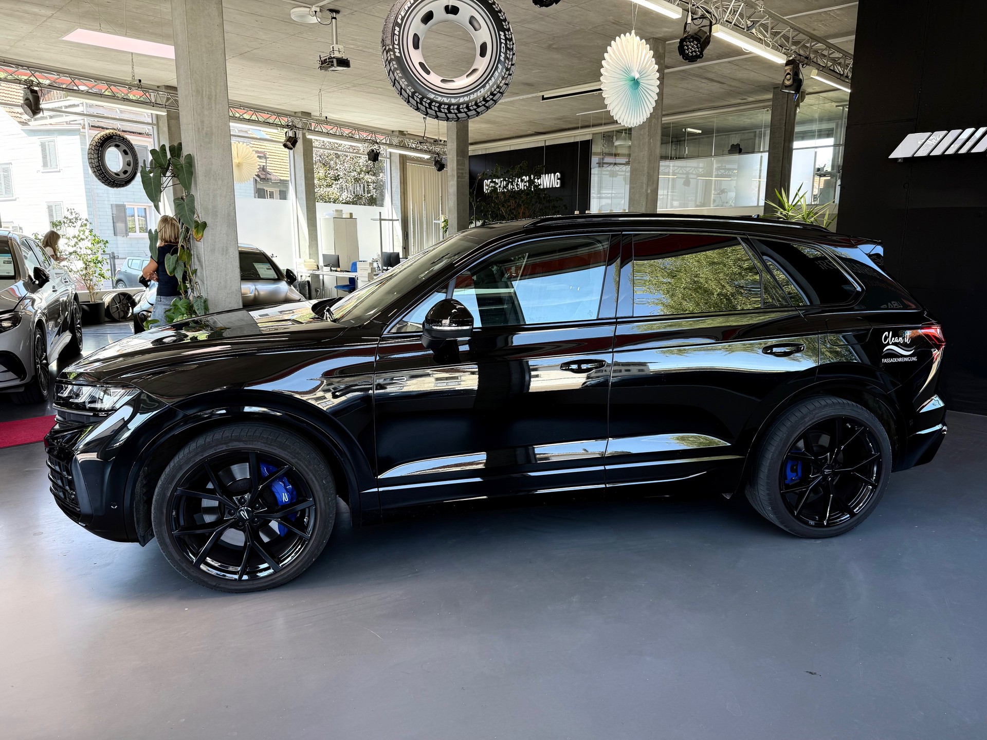 VW Touareg 3.0 TSI eHybrid R Tiptronic-image-3