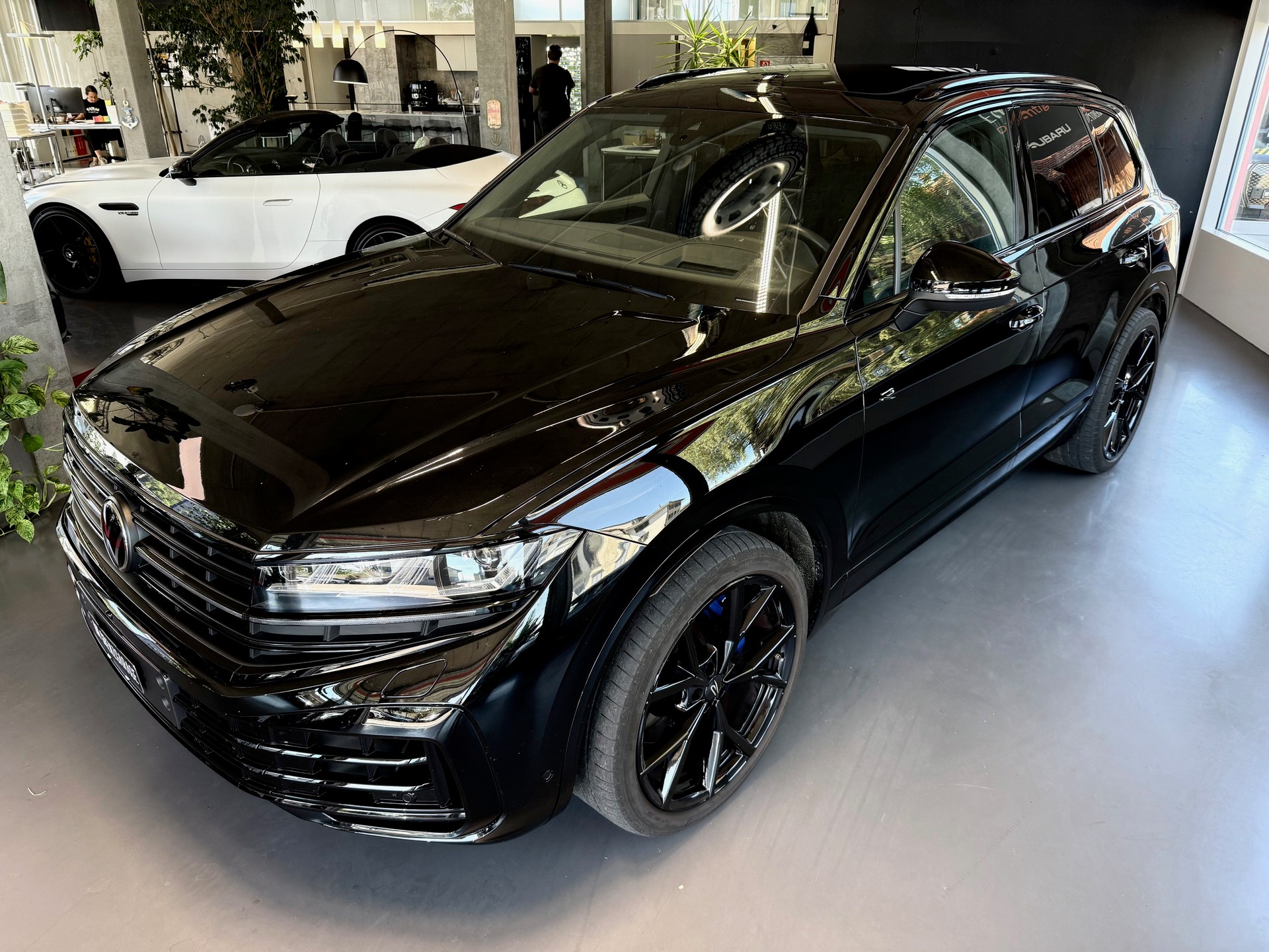VW Touareg 3.0 TSI eHybrid R Tiptronic-image-2