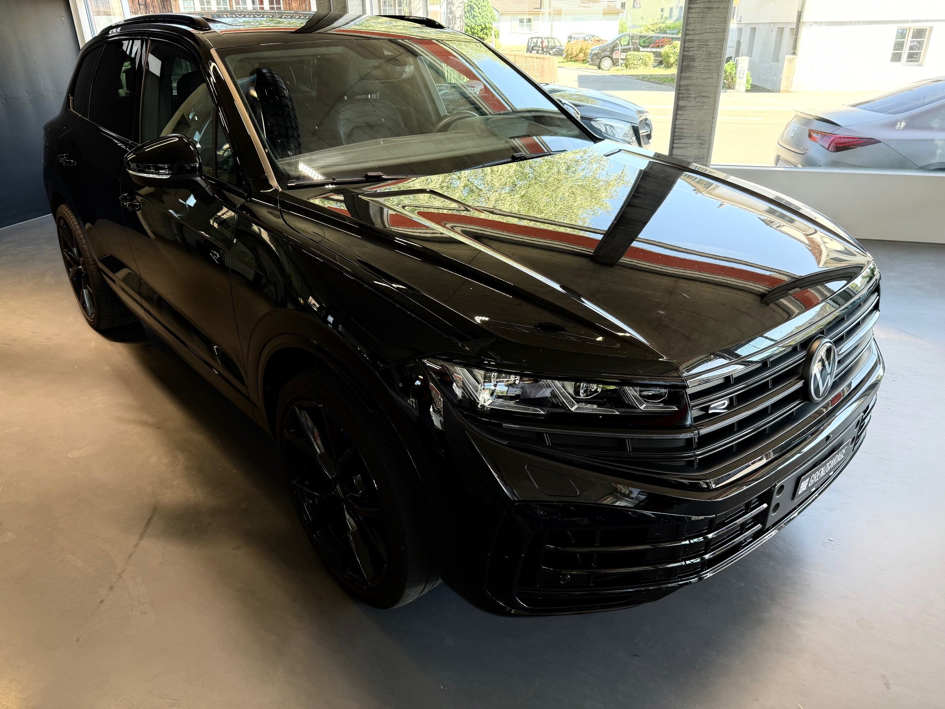 VW Touareg 3.0 TSI eHybrid R Tiptronic-image-1