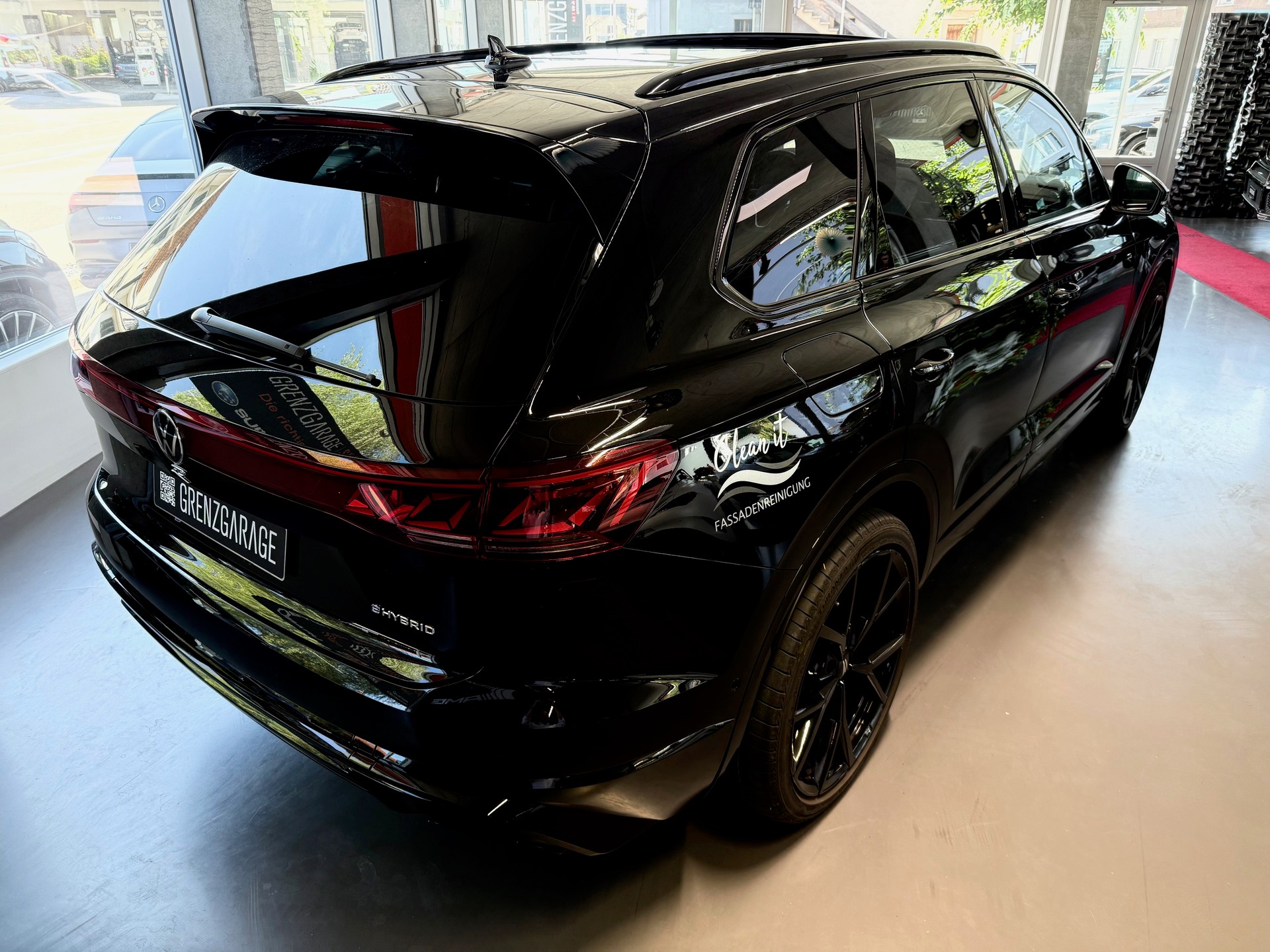 VW Touareg 3.0 TSI eHybrid R Tiptronic-image-5