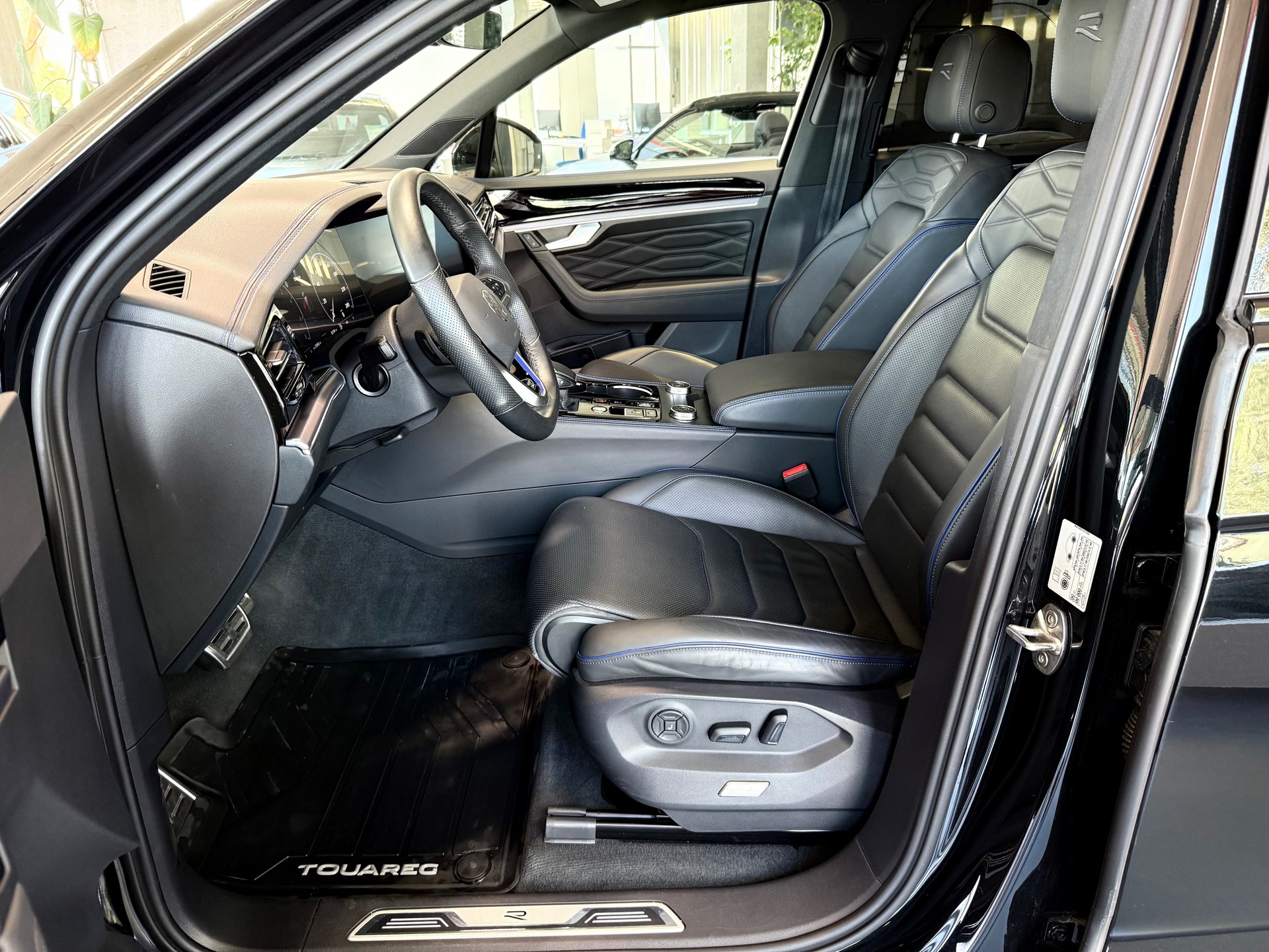 VW Touareg 3.0 TSI eHybrid R Tiptronic-image-6