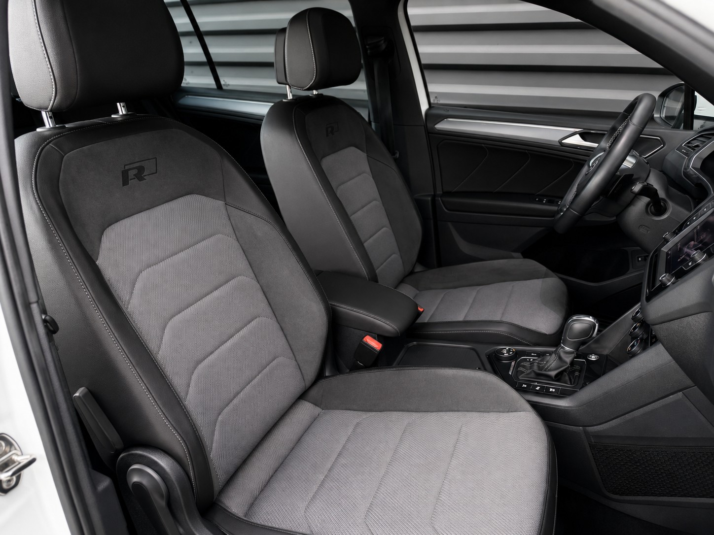 VW Tiguan 2.0TSI R-Line Highline 4Motion DSG (CH)-image-8