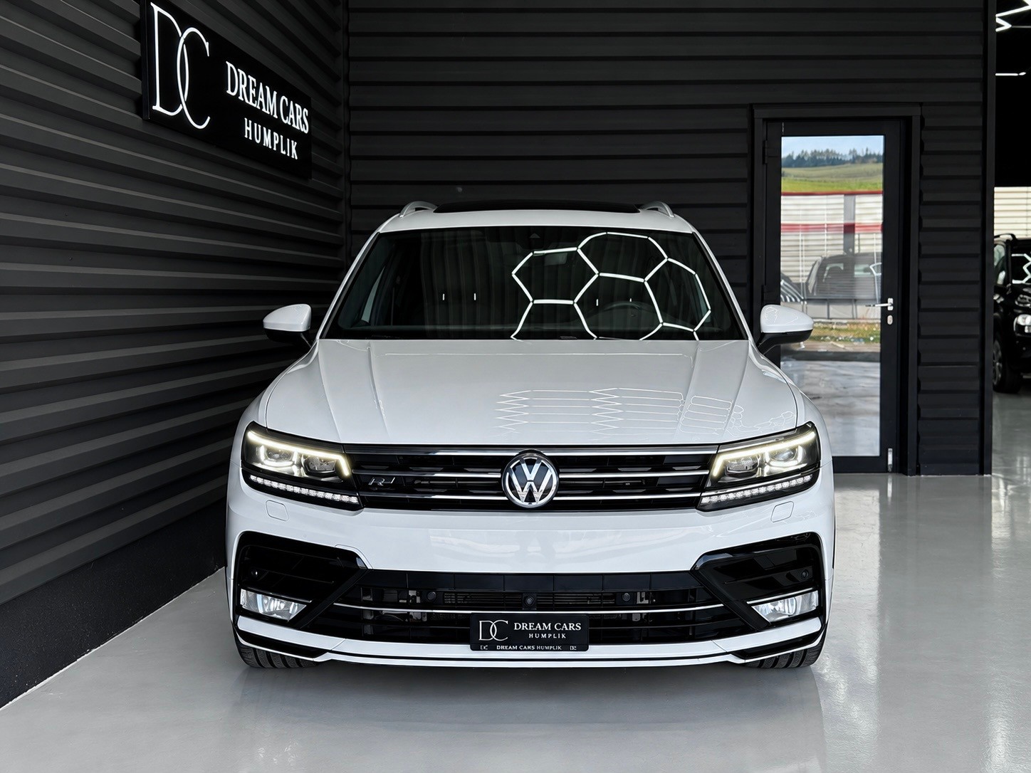 VW Tiguan 2.0TSI R-Line Highline 4Motion DSG (CH)-image-2
