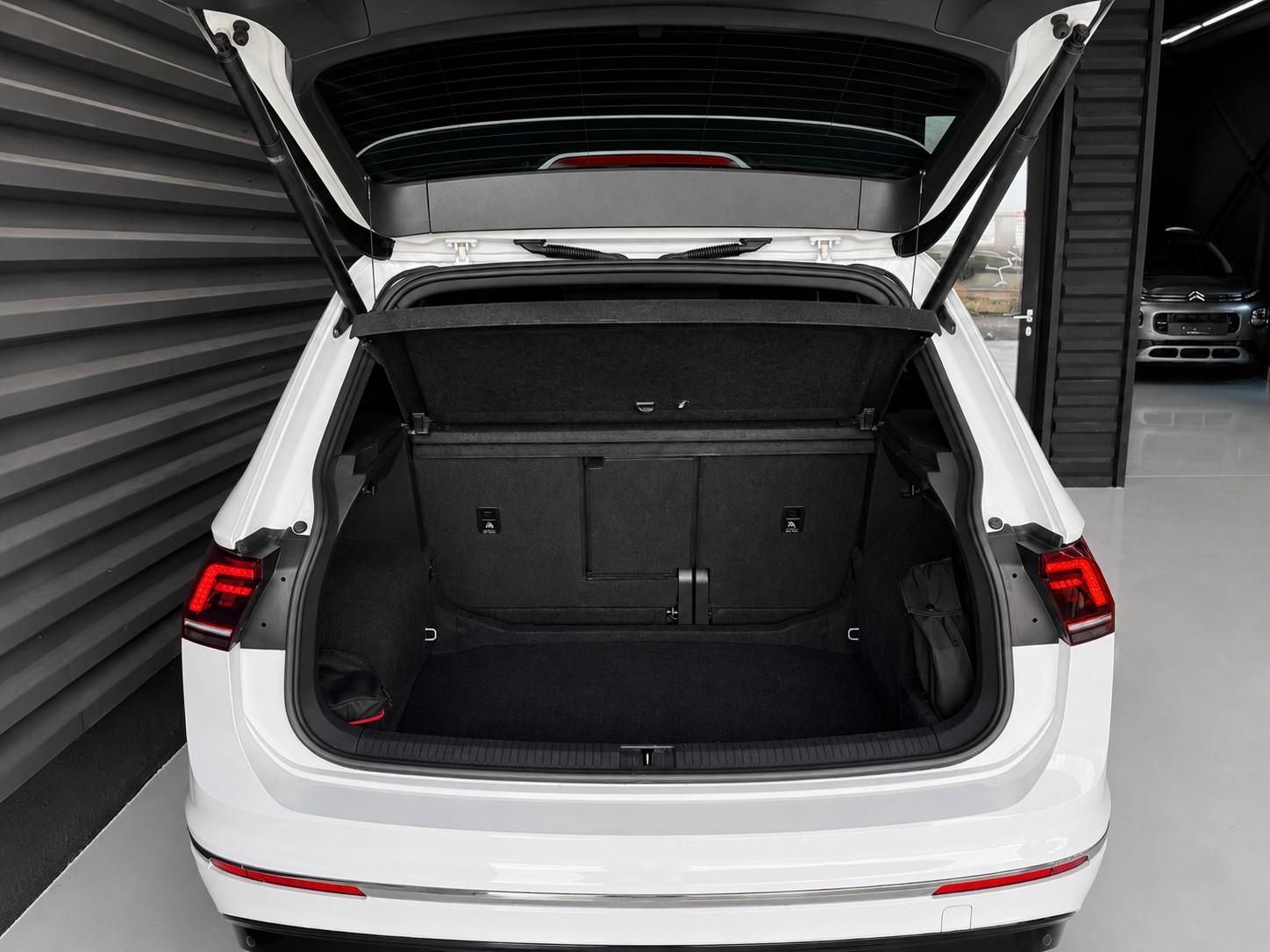 VW Tiguan 2.0TSI R-Line Highline 4Motion DSG (CH)-image-15