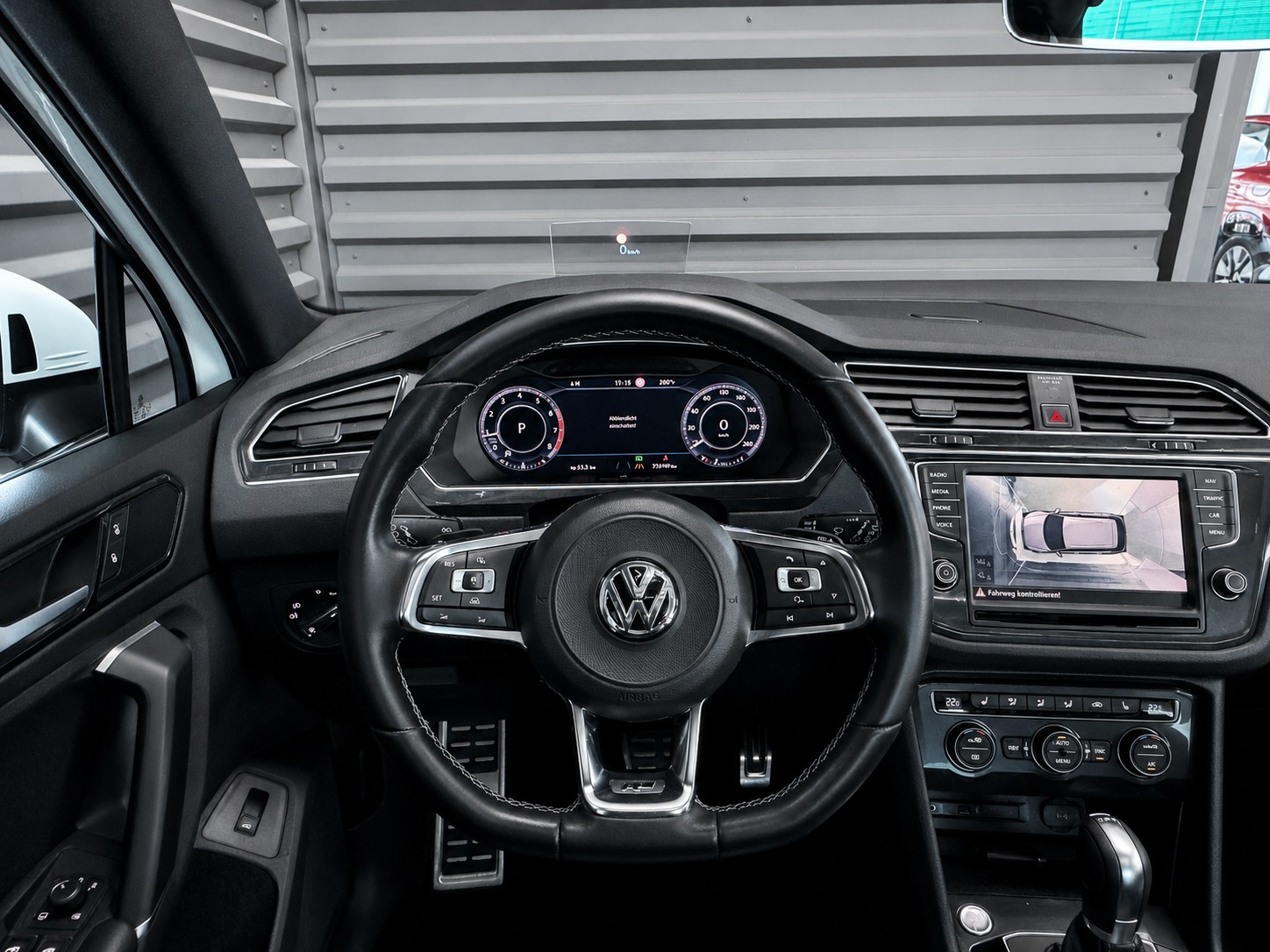 VW Tiguan 2.0TSI R-Line Highline 4Motion DSG (CH)-image-12