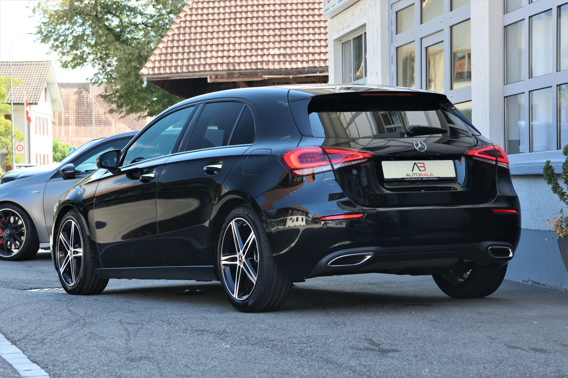 MERCEDES-BENZ A 180 Night Star 7G-DCT (CH)-showroom-element-2