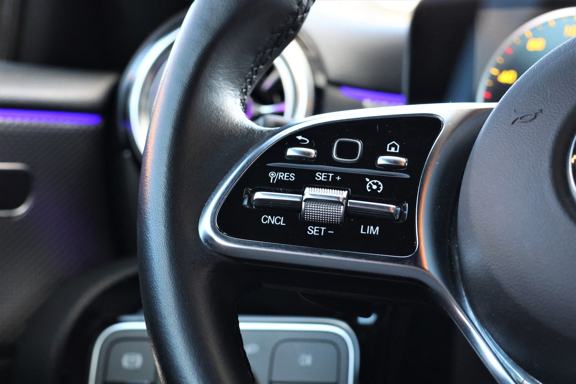MERCEDES-BENZ A 180 Night Star 7G-DCT (CH)-image-15