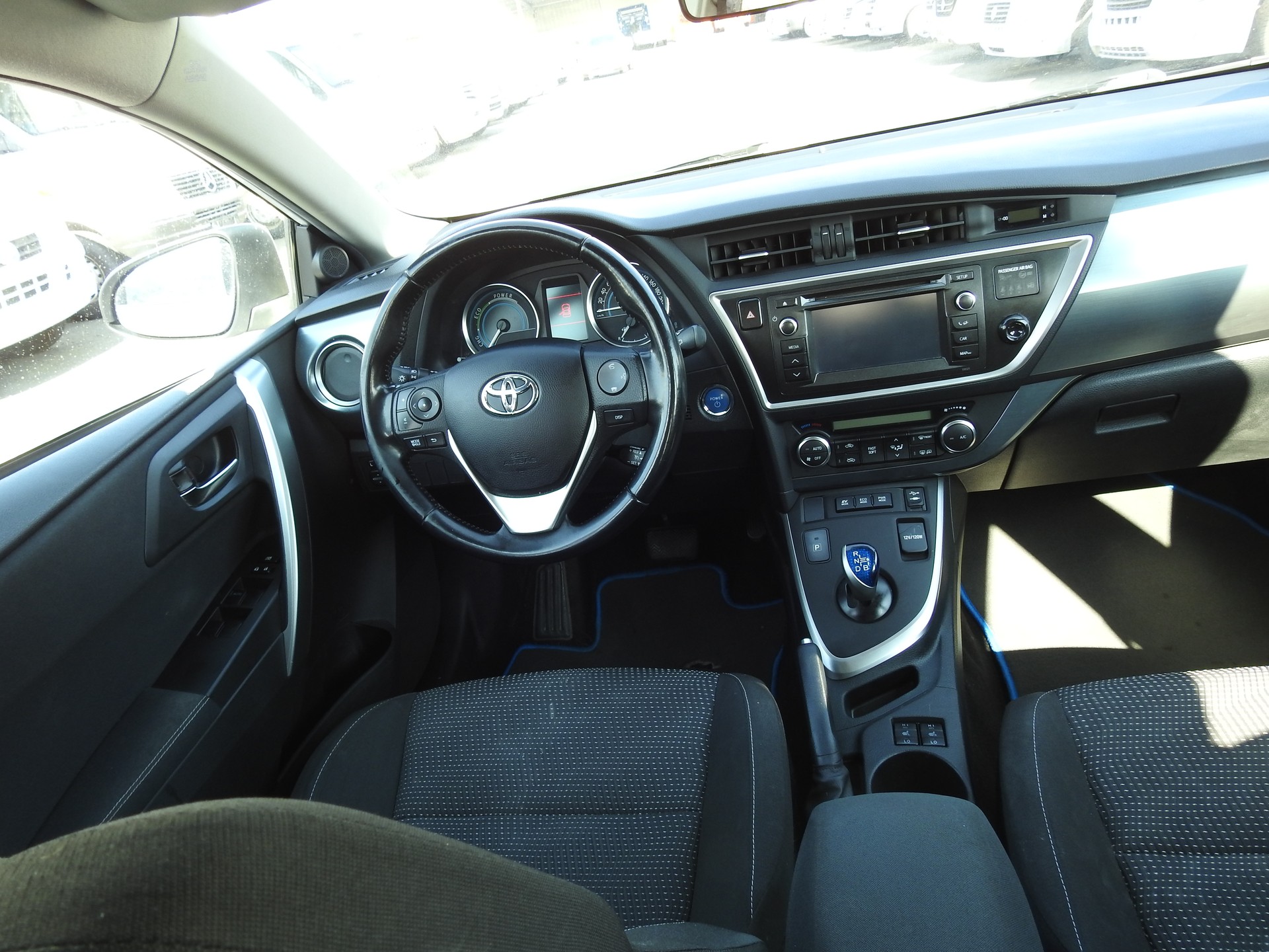 TOYOTA Auris 1.8 16V HSD Linea Luna-image-18