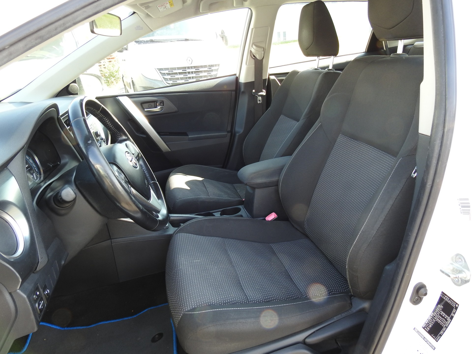 TOYOTA Auris 1.8 16V HSD Linea Luna-image-12