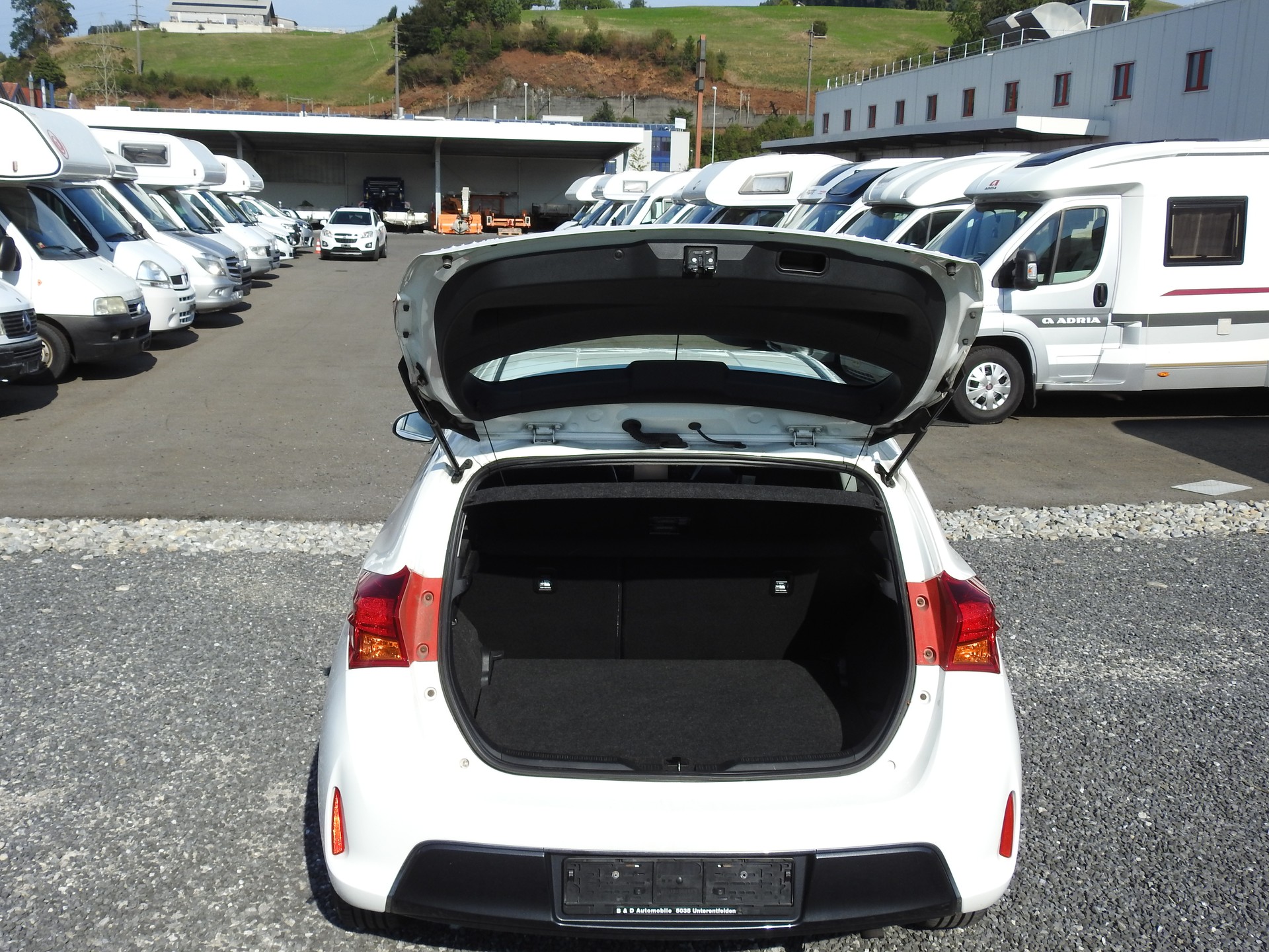 TOYOTA Auris 1.8 16V HSD Linea Luna-image-9