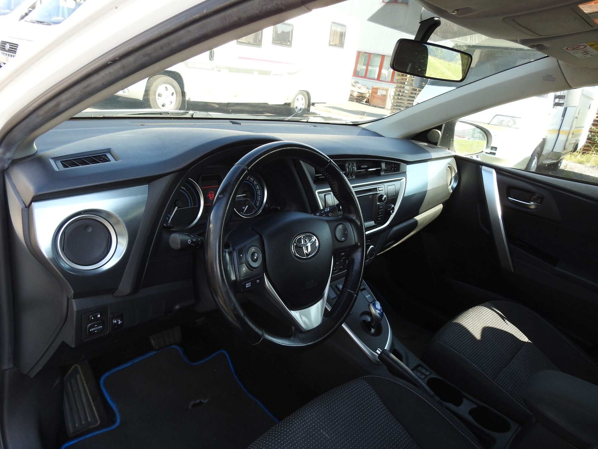 TOYOTA Auris 1.8 16V HSD Linea Luna-image-11