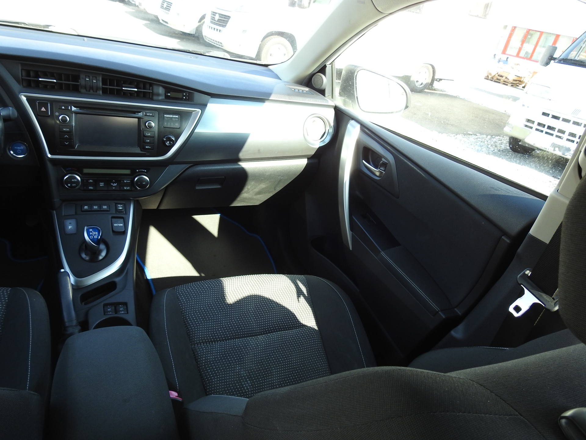 TOYOTA Auris 1.8 16V HSD Linea Luna-image-17