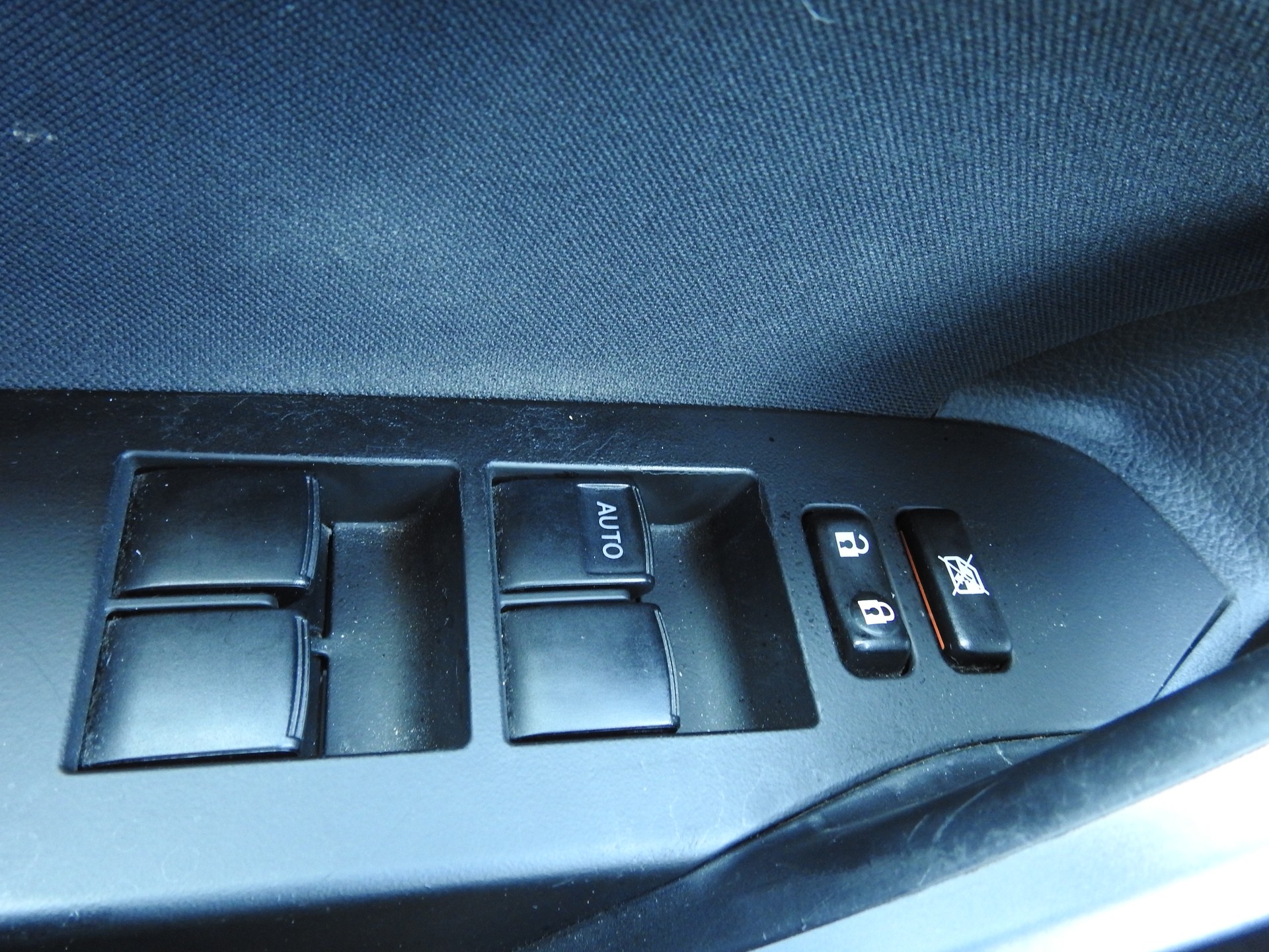 TOYOTA Auris 1.8 16V HSD Linea Luna-image-24