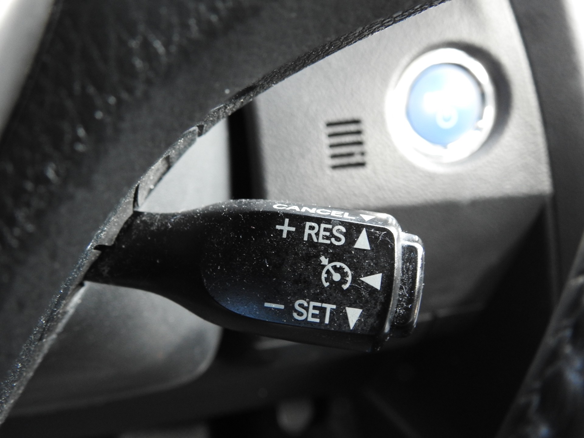 TOYOTA Auris 1.8 16V HSD Linea Luna-image-26