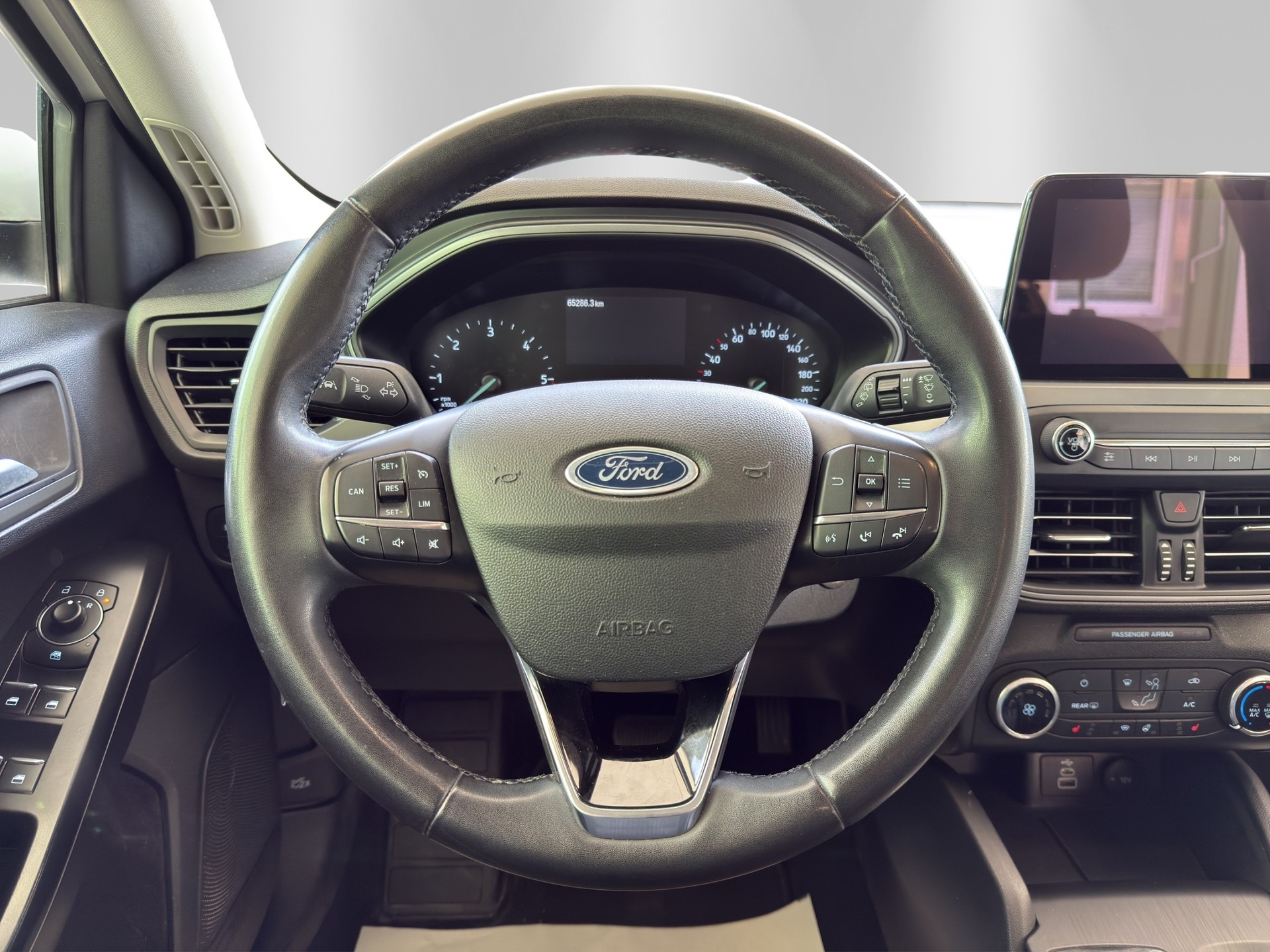 FORD Focus 1.5 TDCi Cool Connect Automatic-image-9