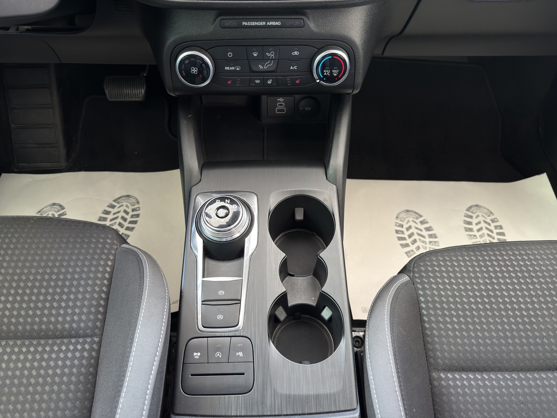 FORD Focus 1.5 TDCi Cool Connect Automatic-image-10