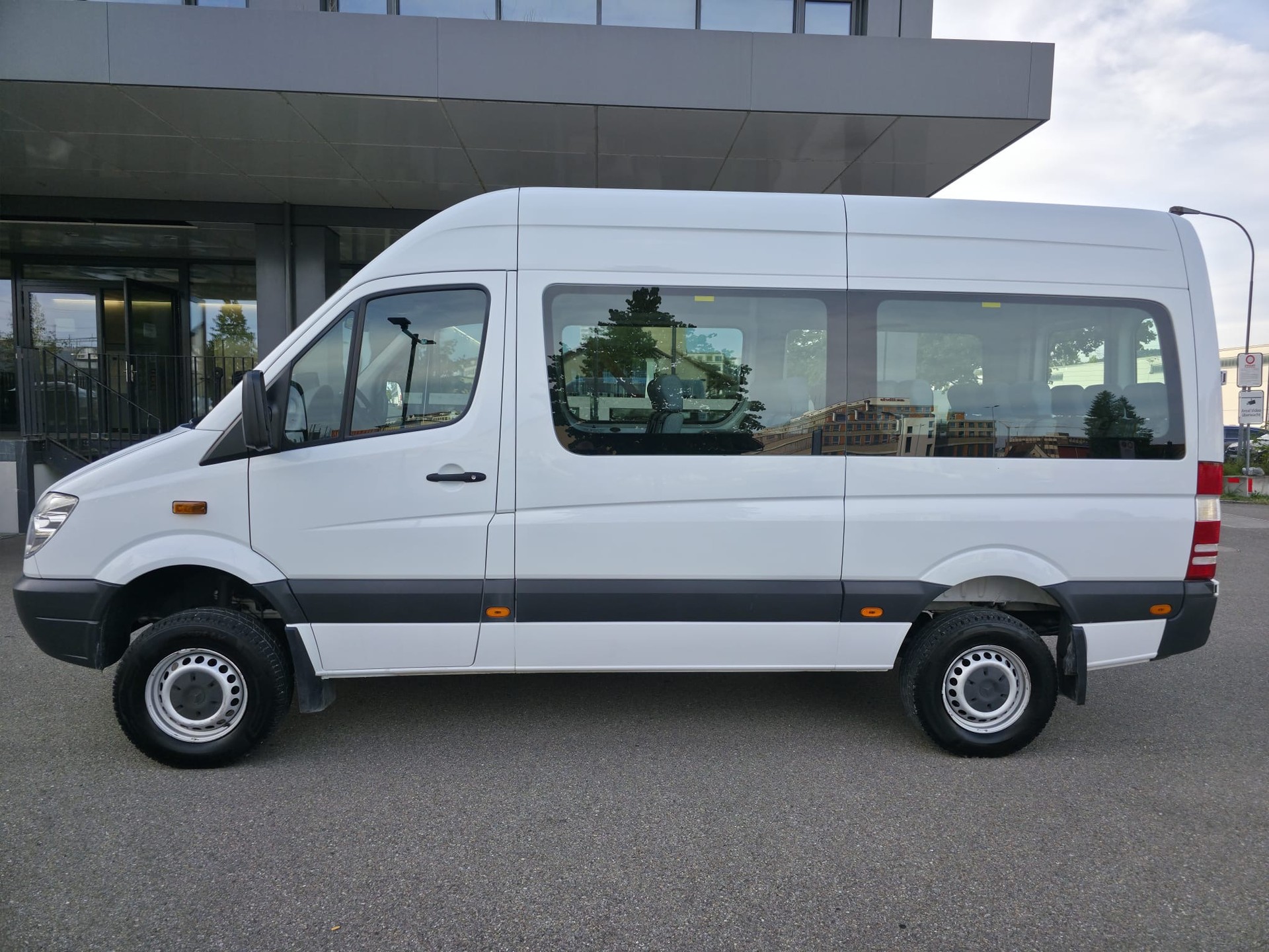 MERCEDES-BENZ Sprinter Schulbus 316 CDI Standard 4x4-image-3