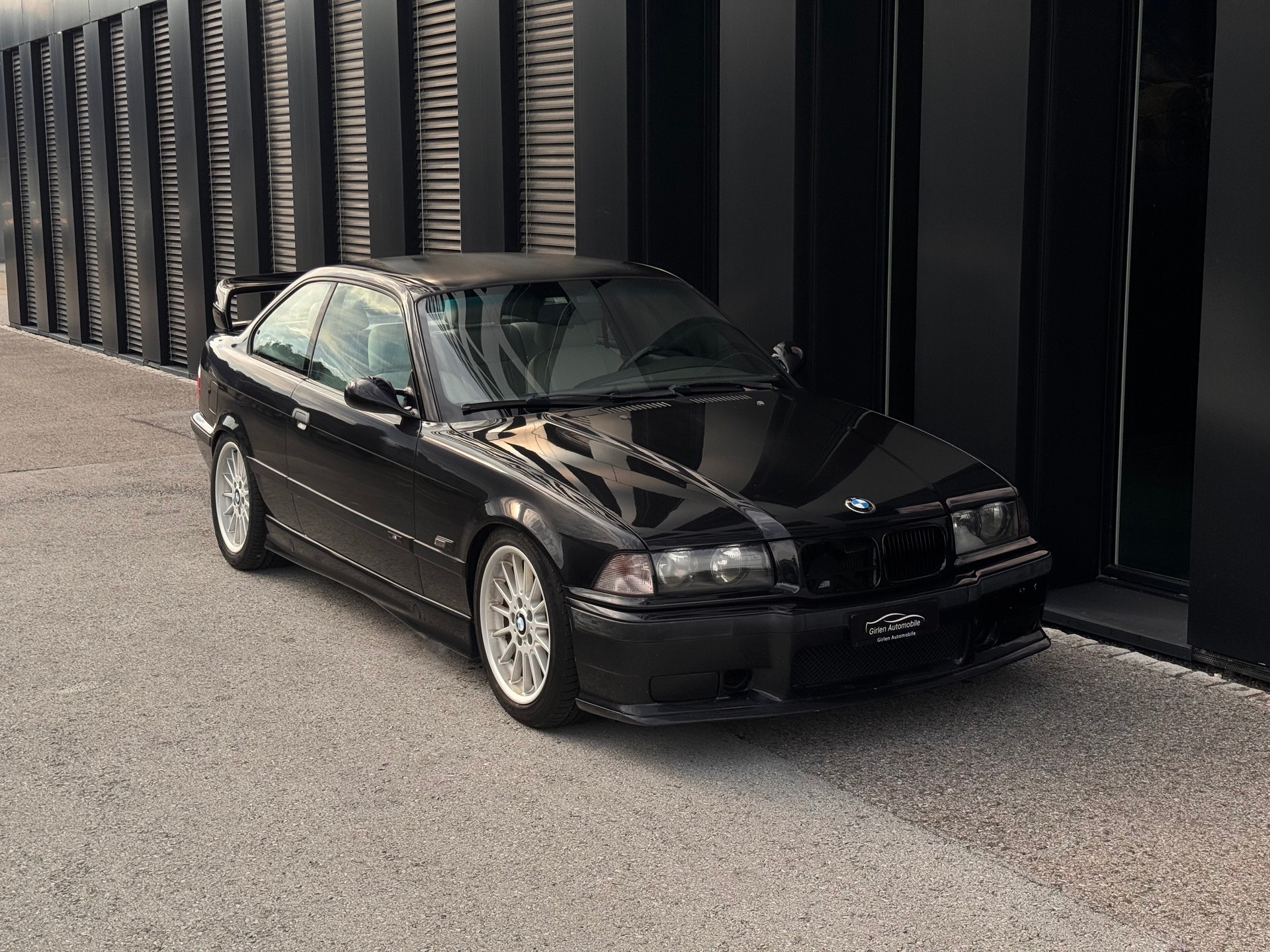BMW 328i Coupé-image-7