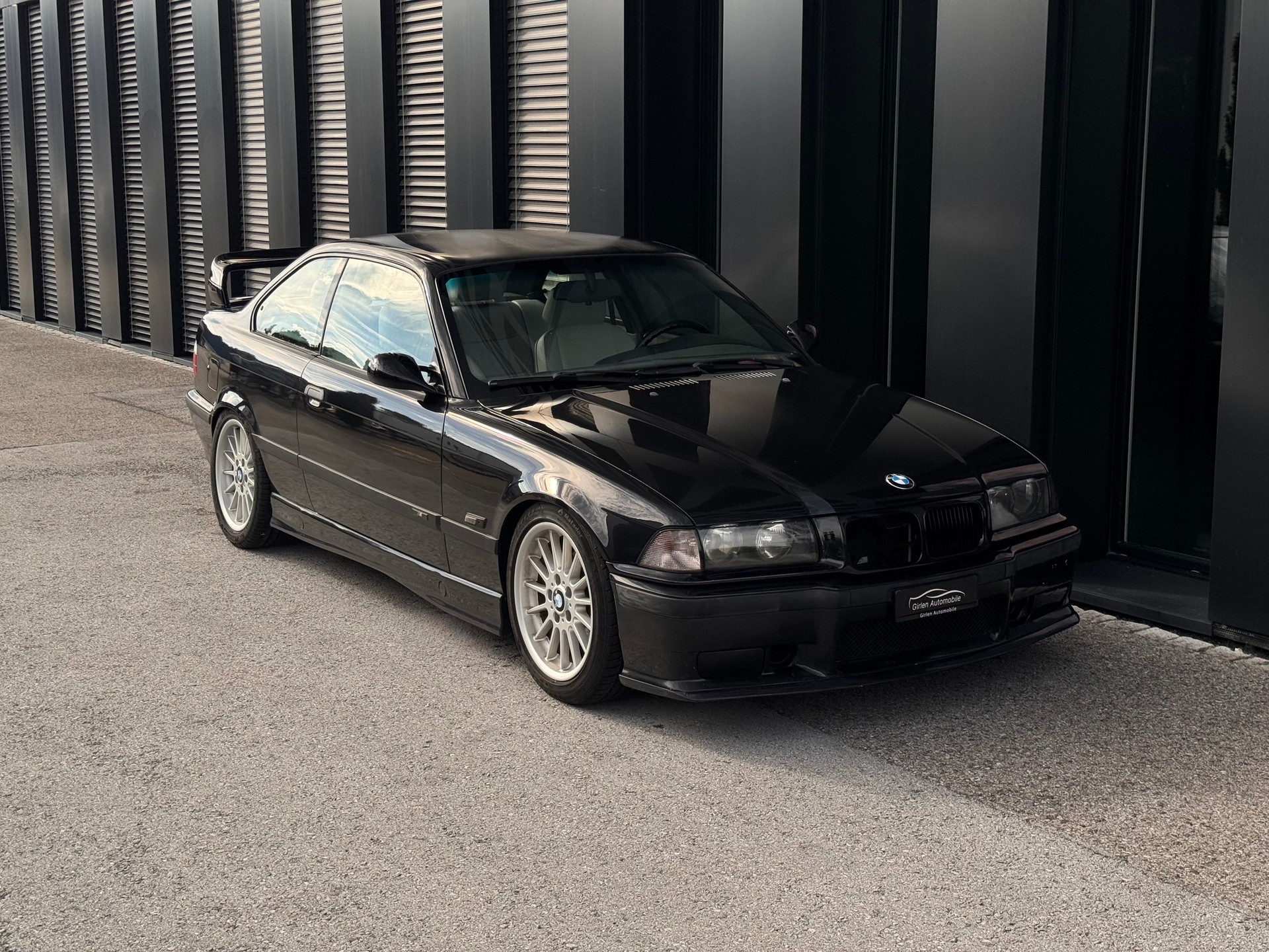 BMW 328i Coupé-image-8