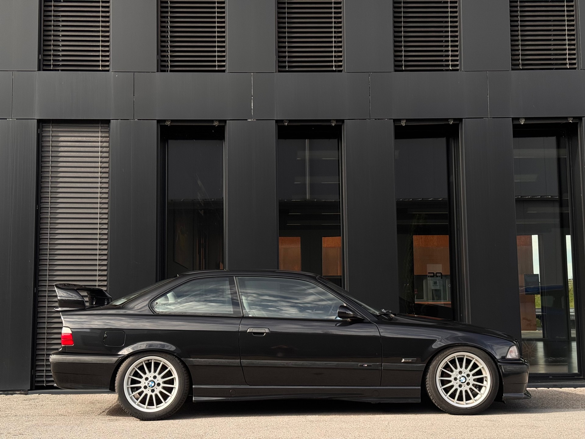 BMW 328i Coupé-image-9