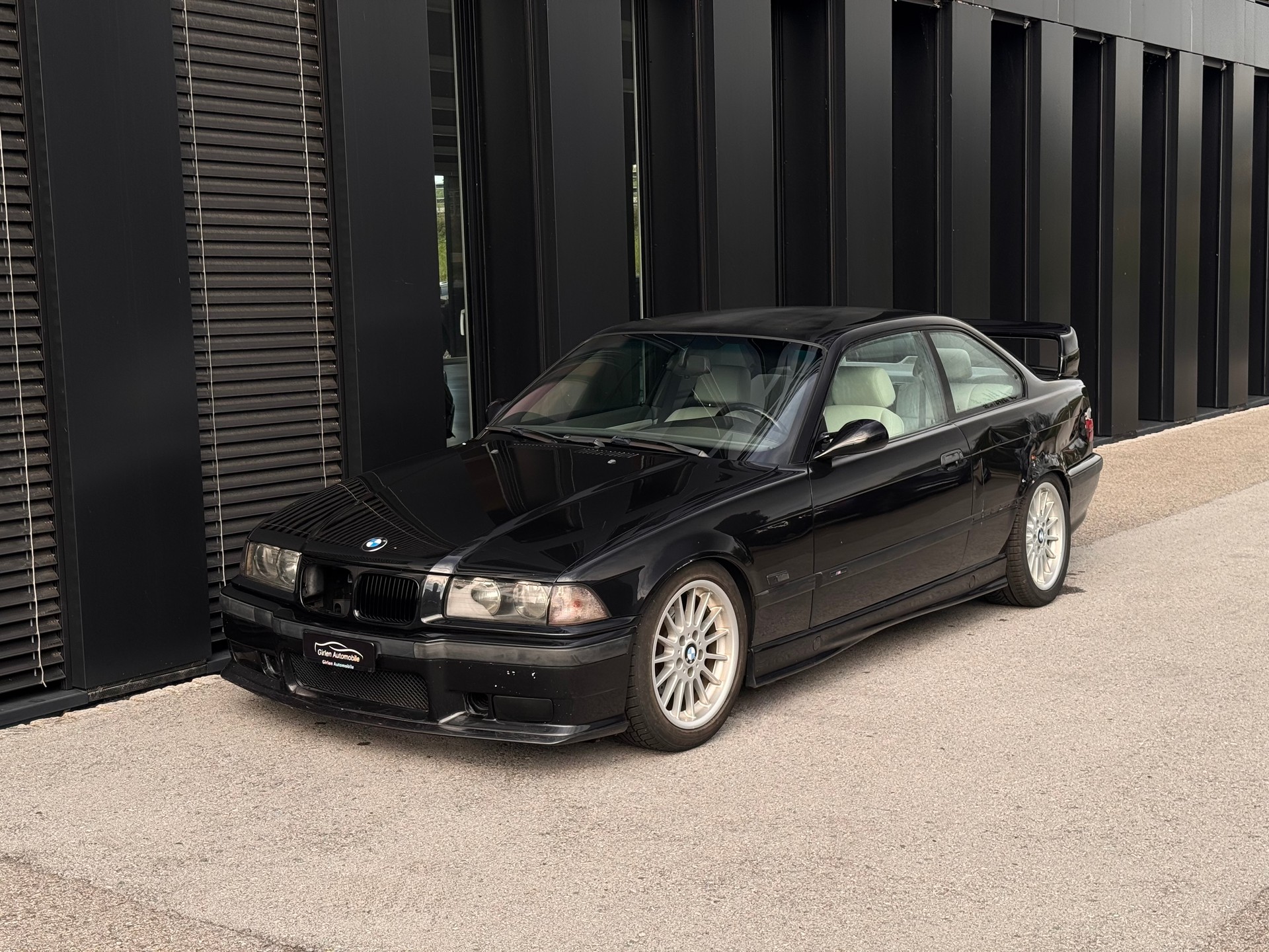 BMW 328i Coupé-image-2