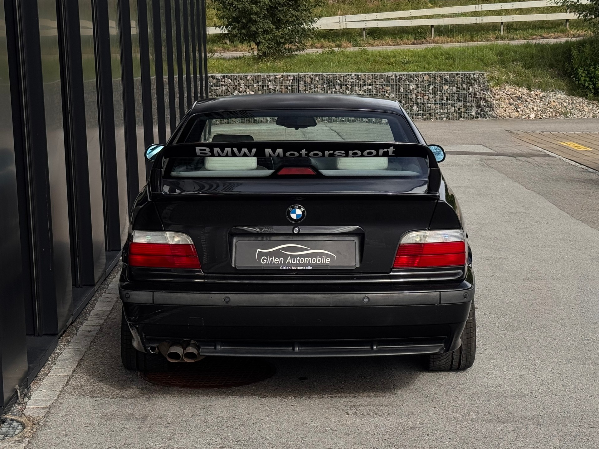 BMW 328i Coupé-image-11