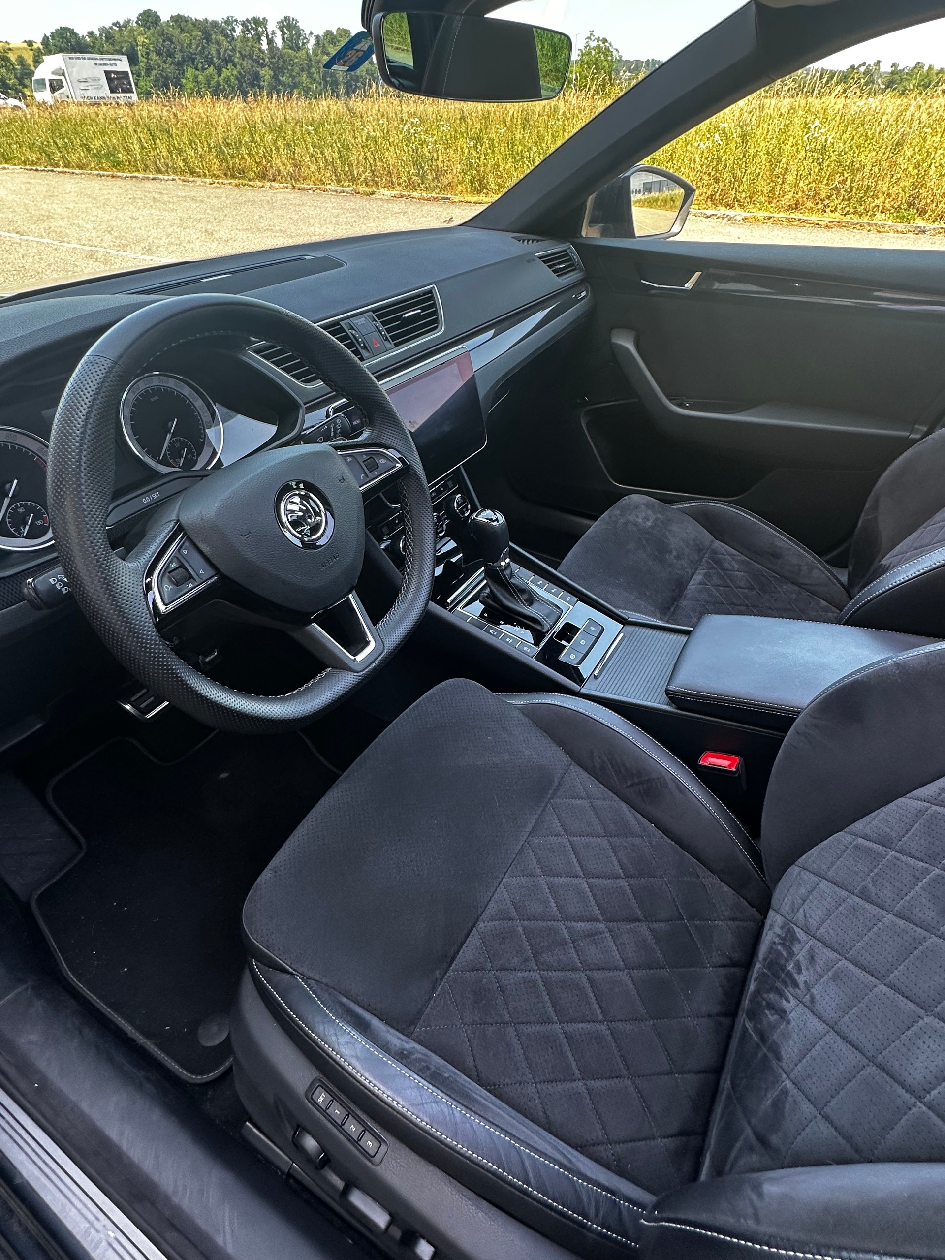 SKODA 2.0 TSI 280 SportLine+ 4x4 DSG-image-3