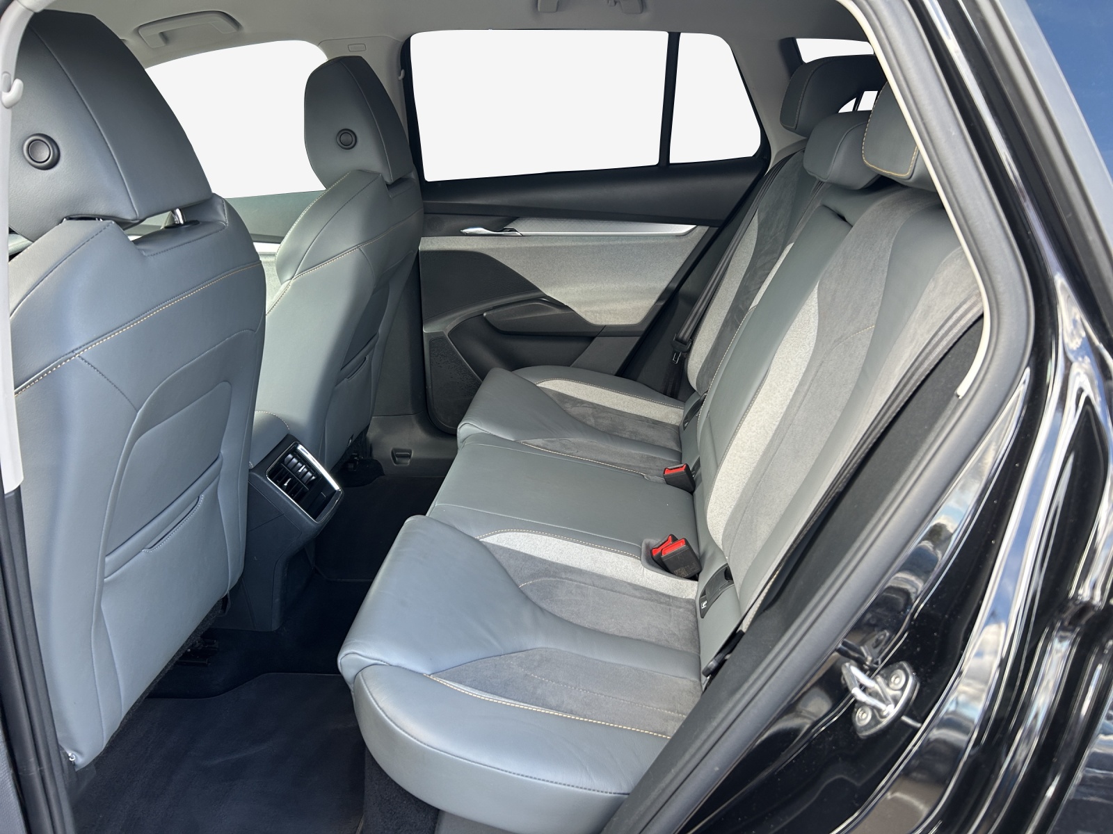 SKODA Enyaq iV 80-image-11