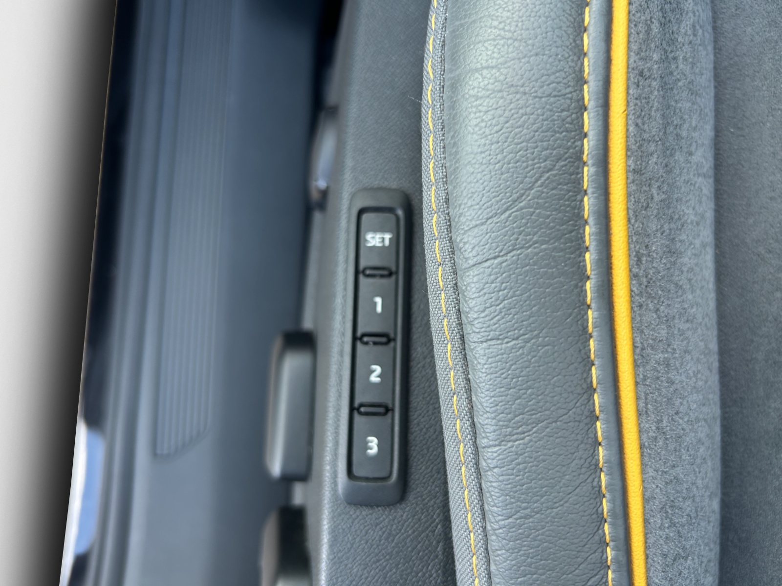 SKODA Enyaq iV 80-image-14