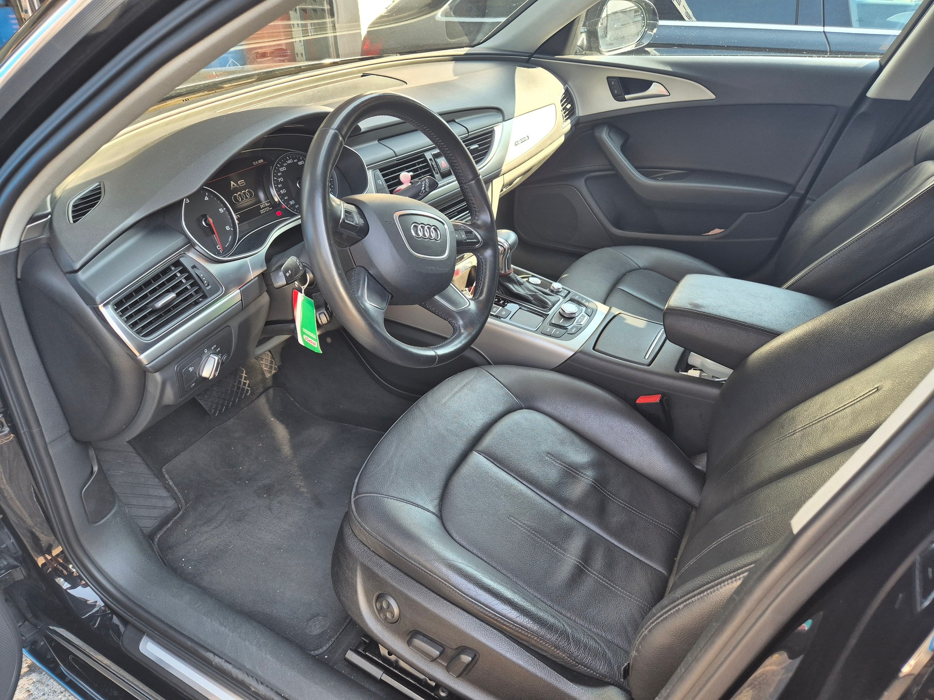 AUDI A6 Avant 3.0 TDI V6 quattro S-tronic-image-1