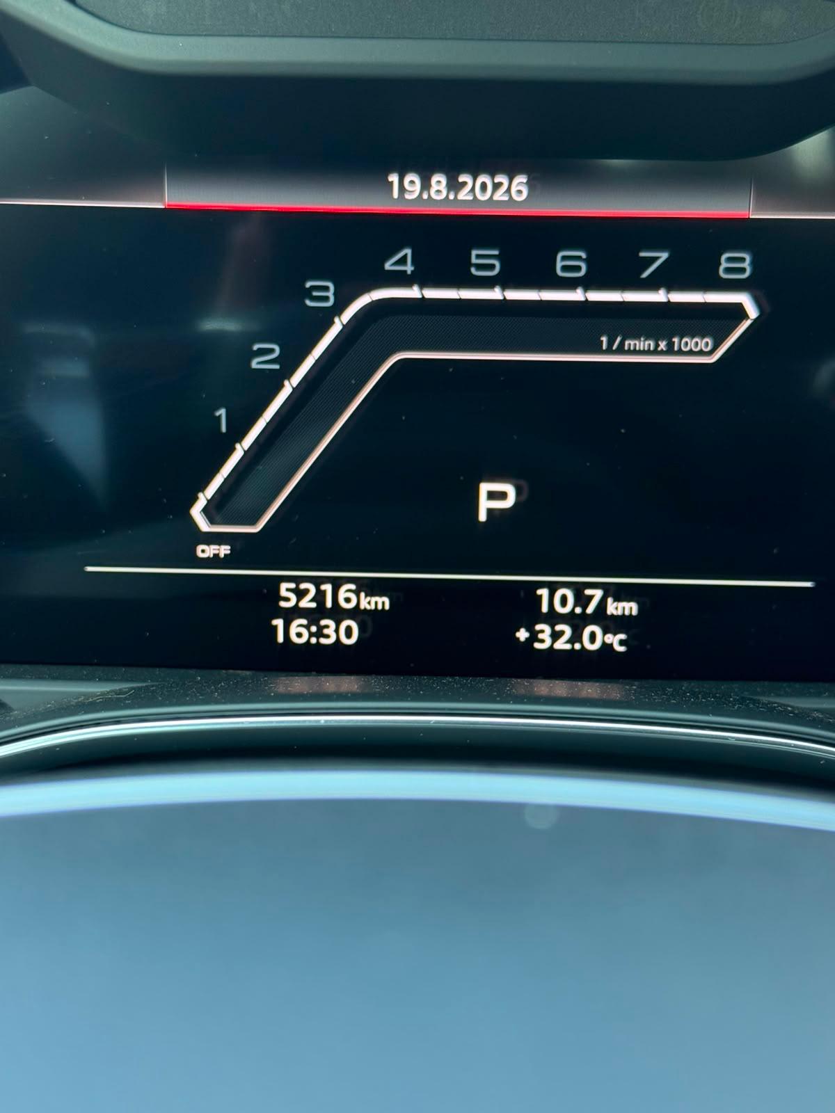 AUDI 4.0 V8 TFSI performance quattro T-Tronic-image-9