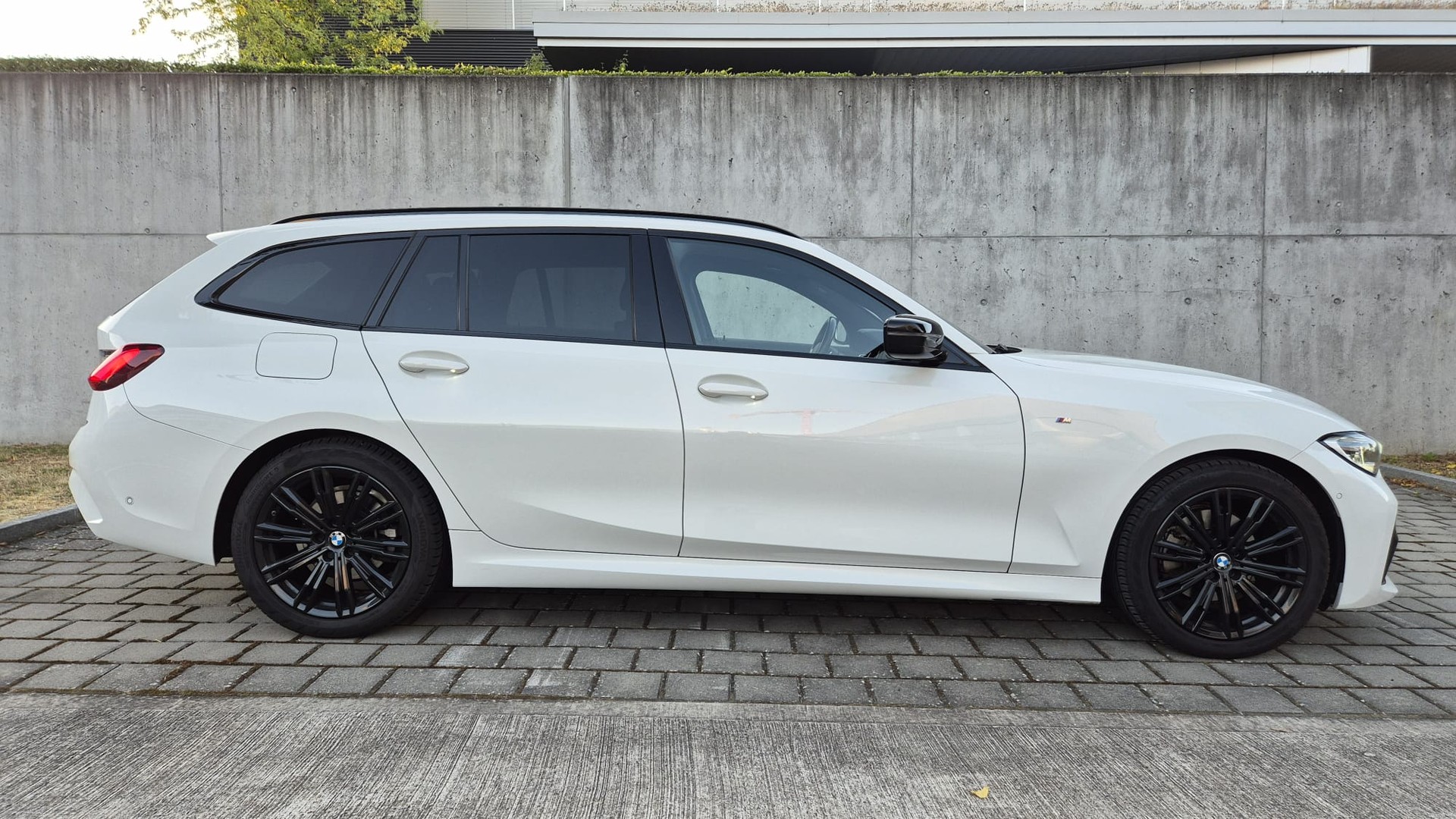 BMW 320d xDrive SAG-image-1