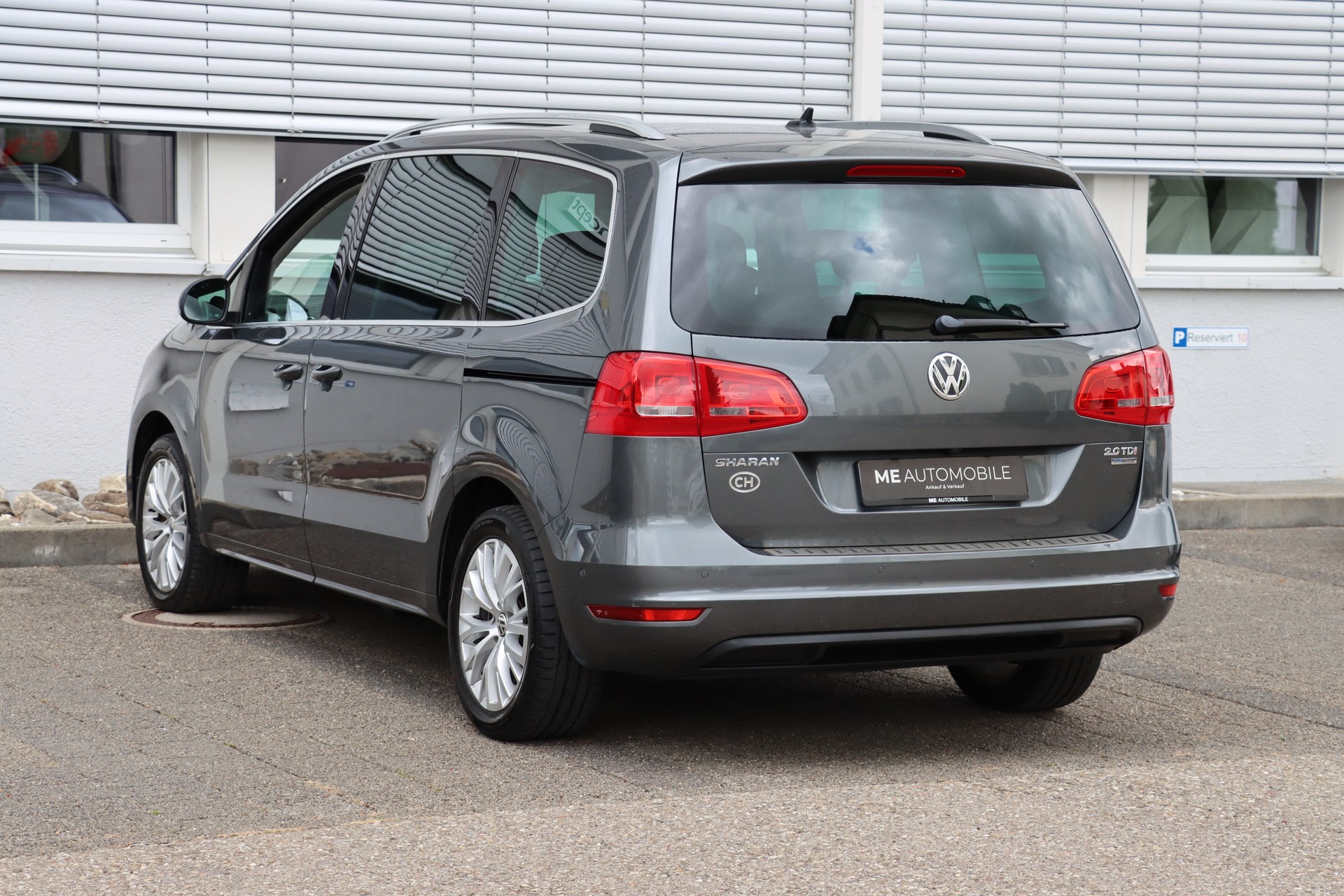 VW Sharan 2.0 TDI BlueMotion Technology Highline DSG-image-2