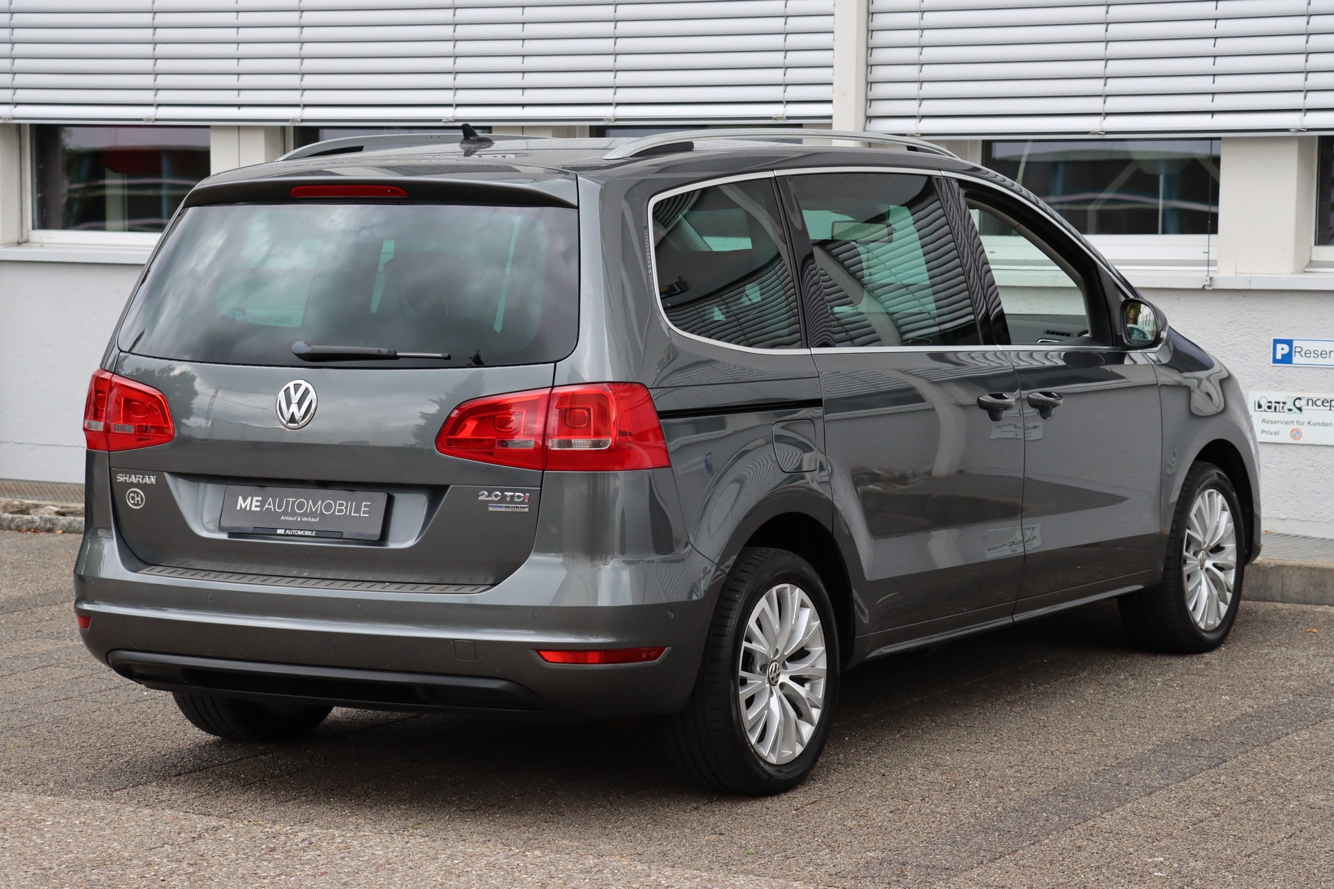 VW Sharan 2.0 TDI BlueMotion Technology Highline DSG-image-3