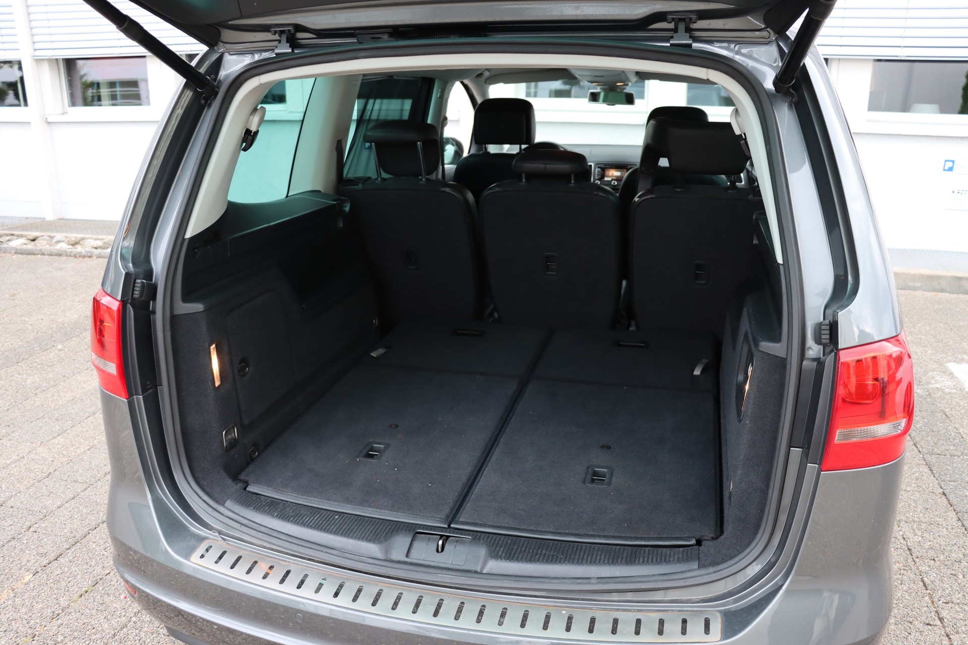 VW Sharan 2.0 TDI BlueMotion Technology Highline DSG-image-10