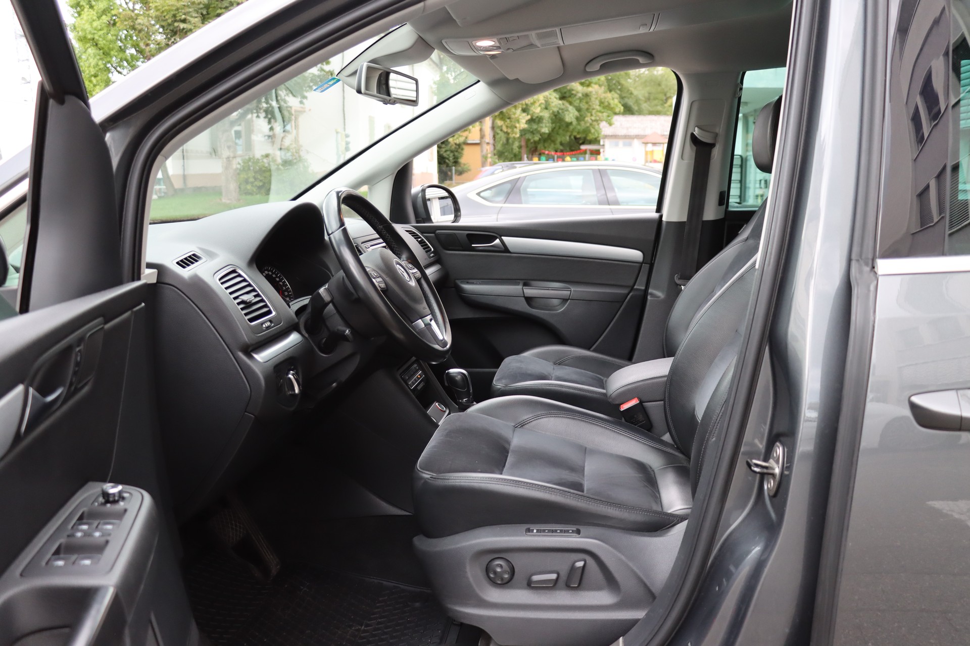 VW Sharan 2.0 TDI BlueMotion Technology Highline DSG-image-5