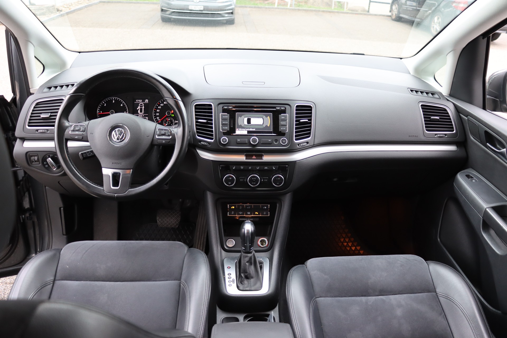 VW Sharan 2.0 TDI BlueMotion Technology Highline DSG-image-4