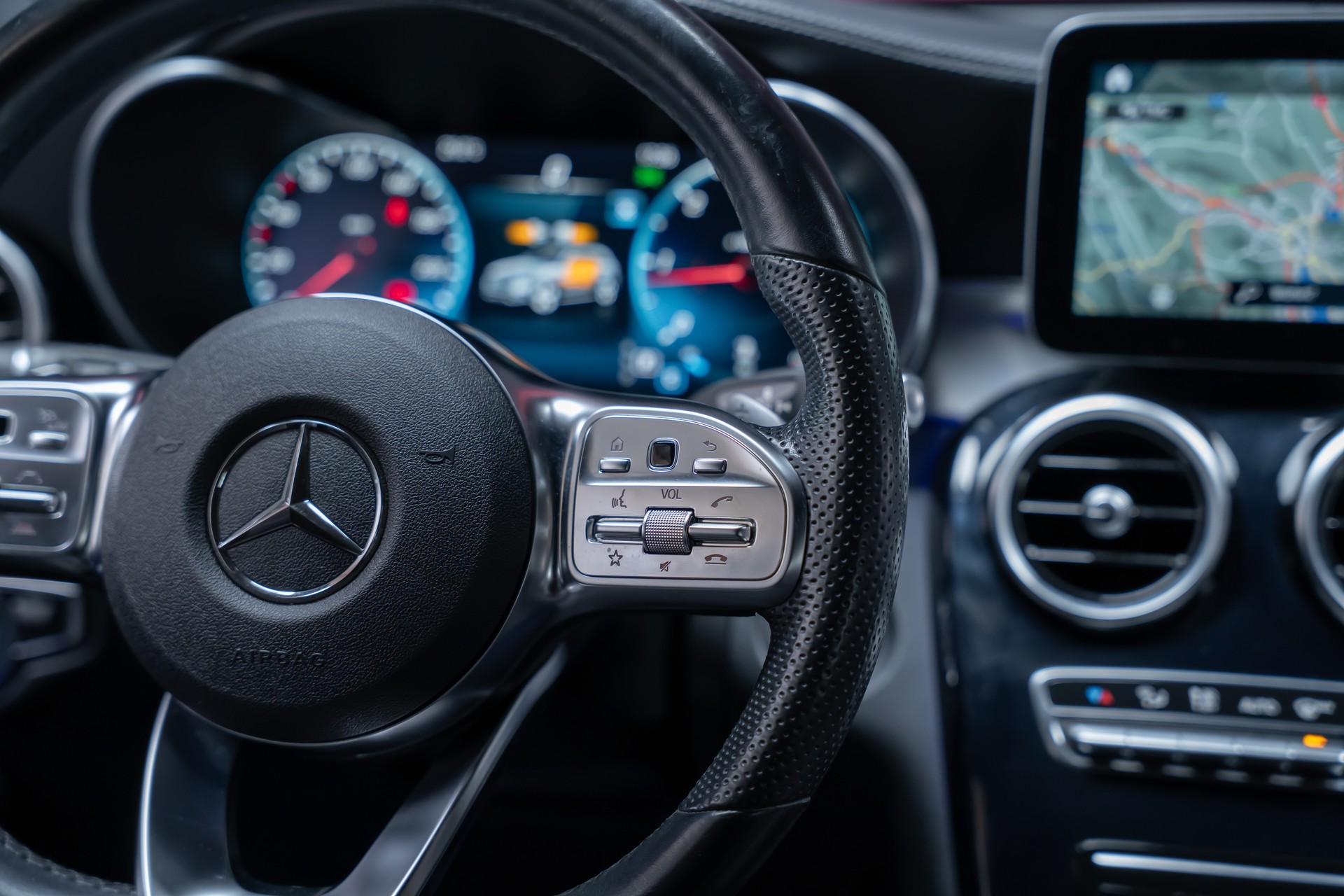 MERCEDES-BENZ GLC 220 d AMG Line 4m / CH-Fahrzeug / Rückfahrkamera / el.Sitze-image-26