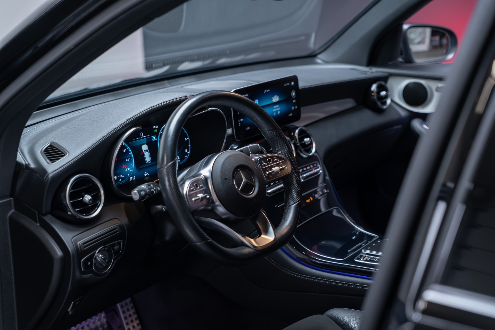 MERCEDES-BENZ GLC 220 d AMG Line 4m / CH-Fahrzeug / Rückfahrkamera / el.Sitze-image-12