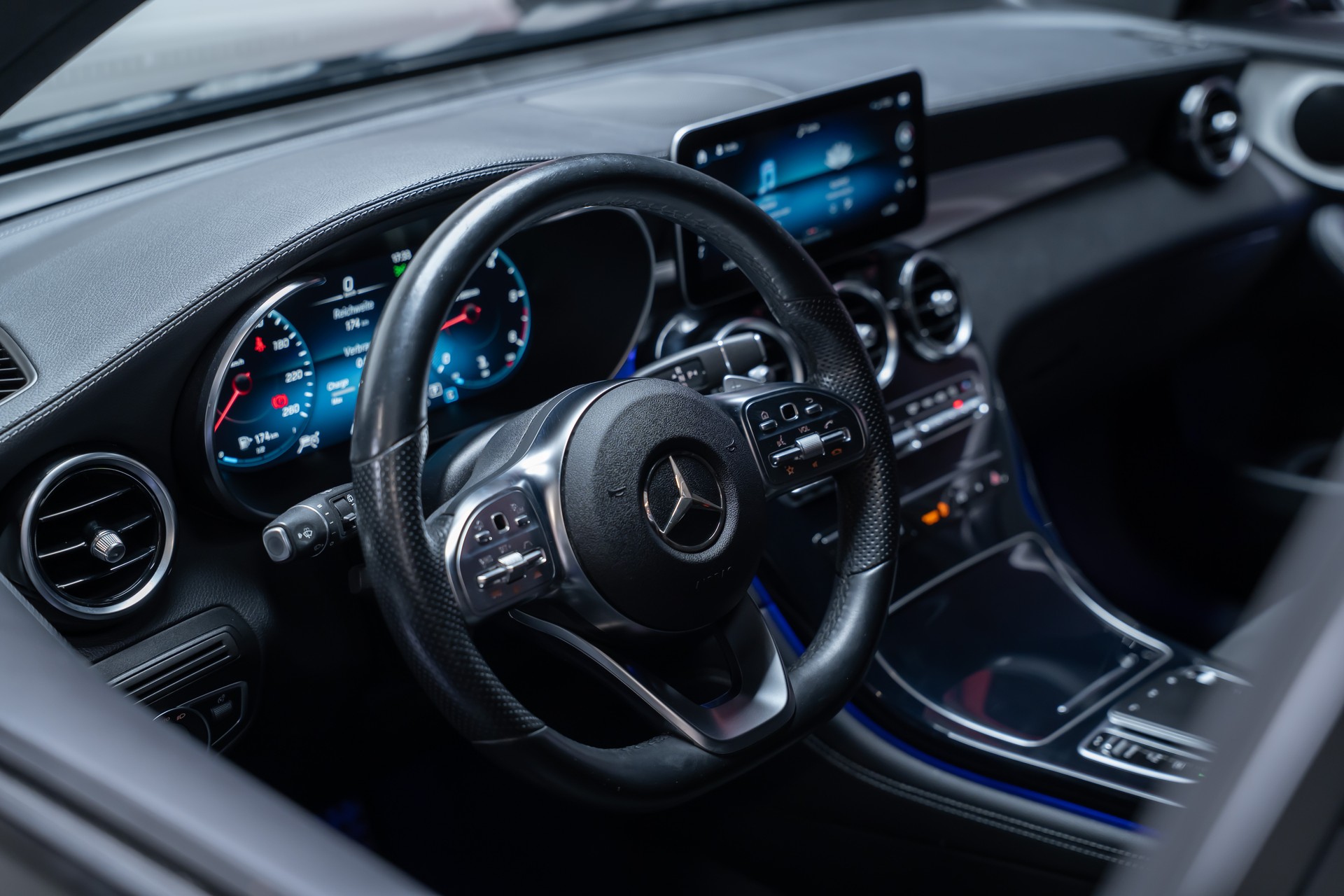 MERCEDES-BENZ GLC 220 d AMG Line 4m / CH-Fahrzeug / Rückfahrkamera / el.Sitze-image-13