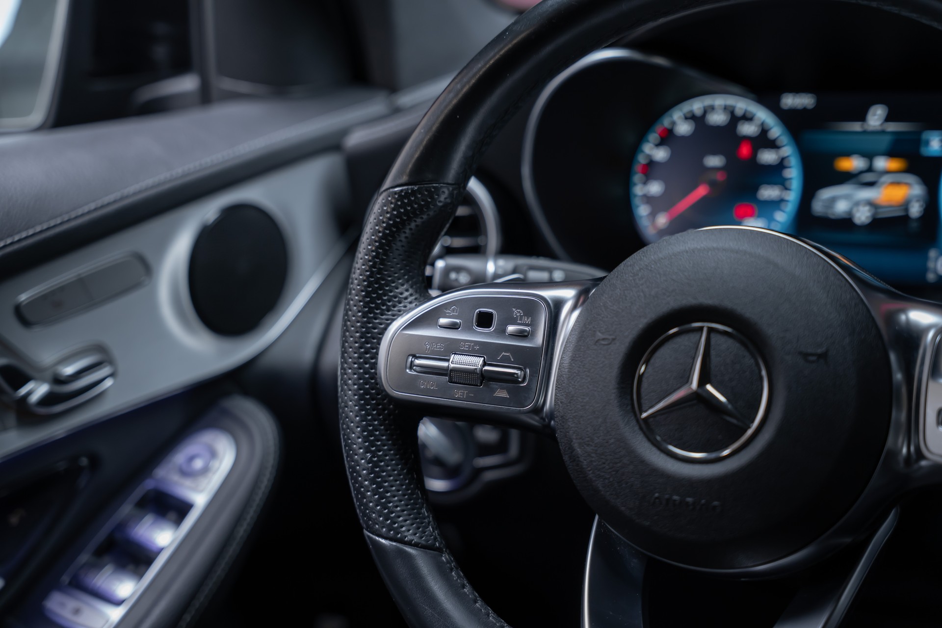 MERCEDES-BENZ GLC 220 d AMG Line 4m / CH-Fahrzeug / Rückfahrkamera / el.Sitze-image-24
