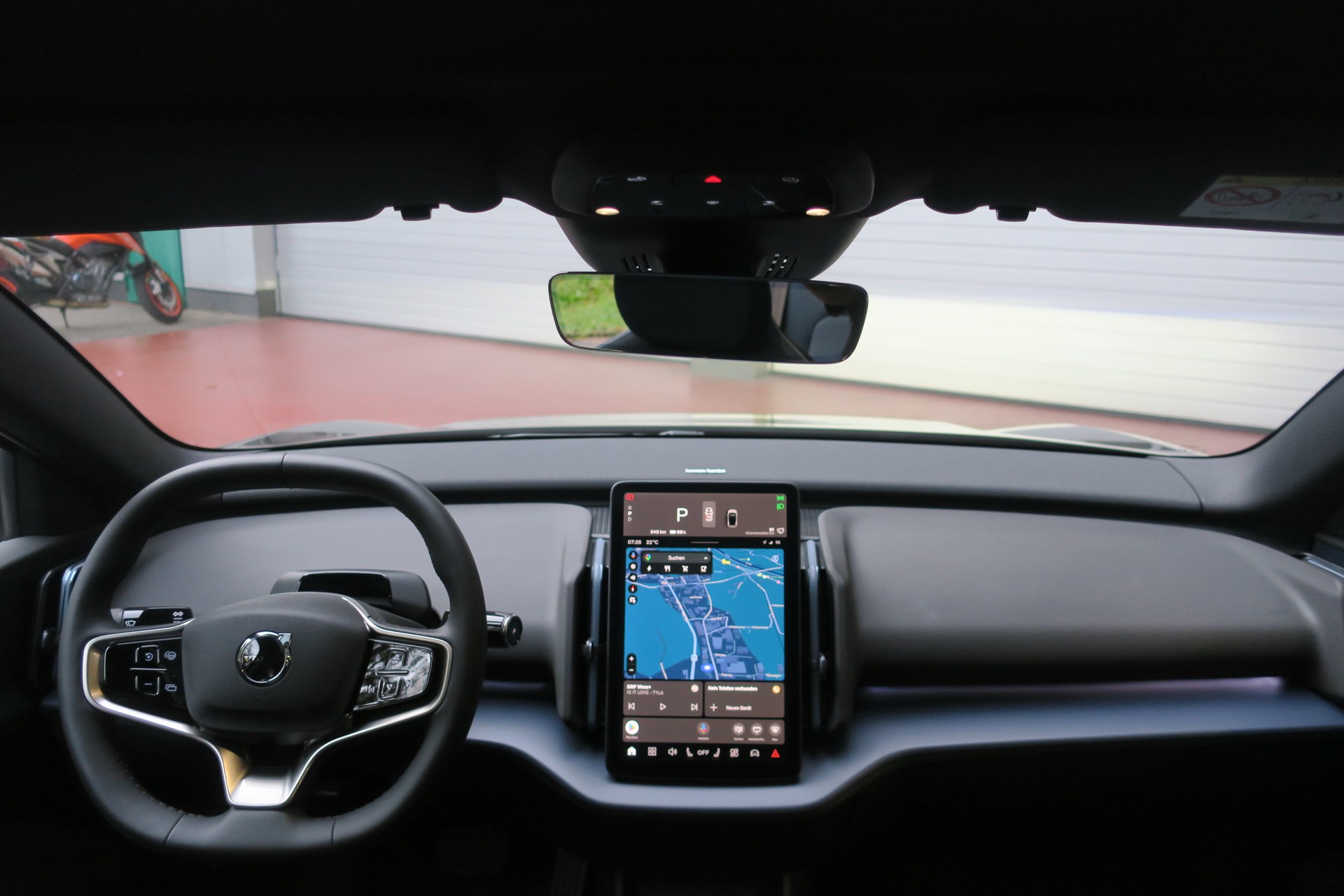 VOLVO EX30 Twin Ultra Performance Black Edition AWD-image-9