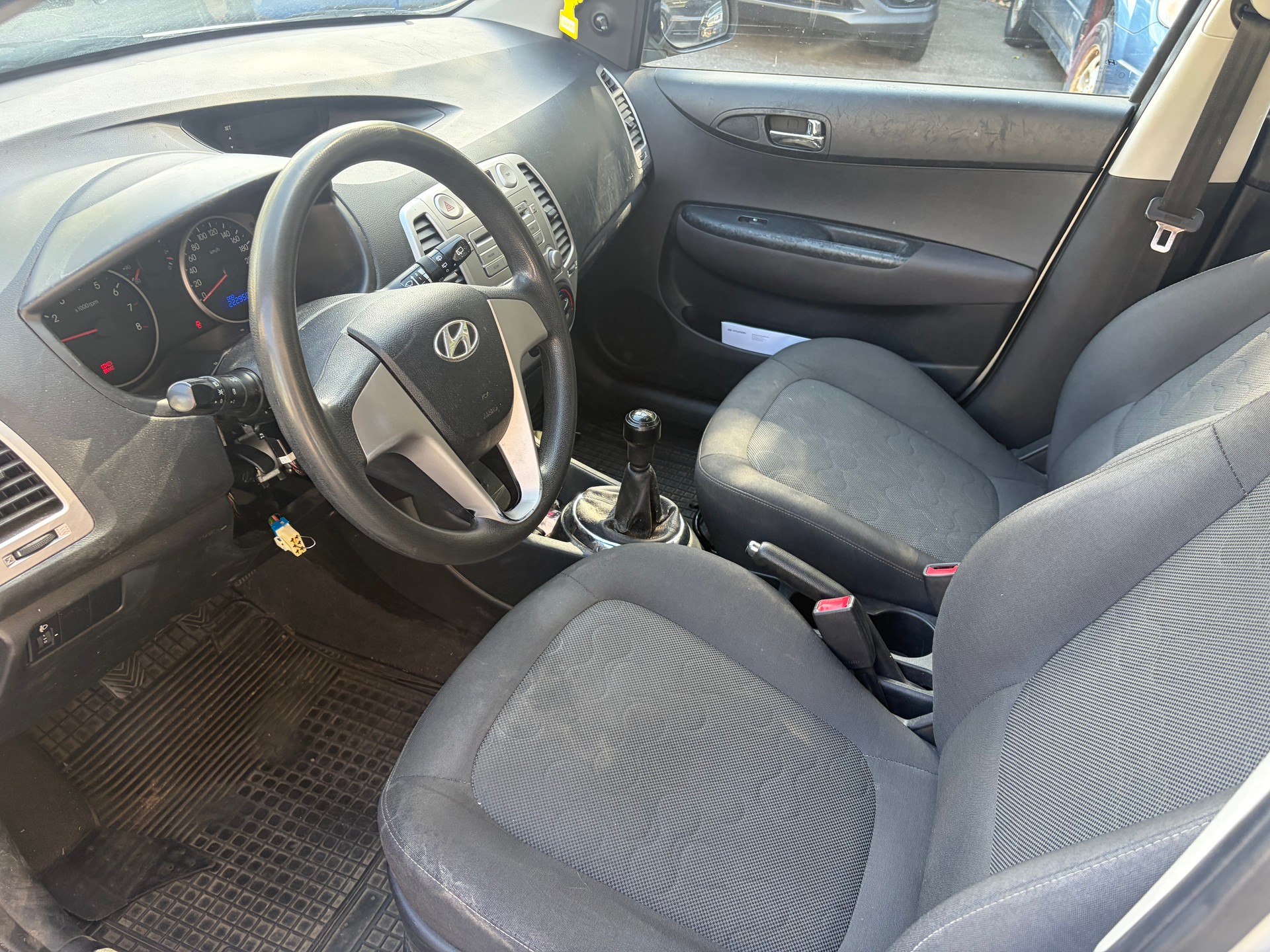 HYUNDAI i20 1.2 Comfort-image-11