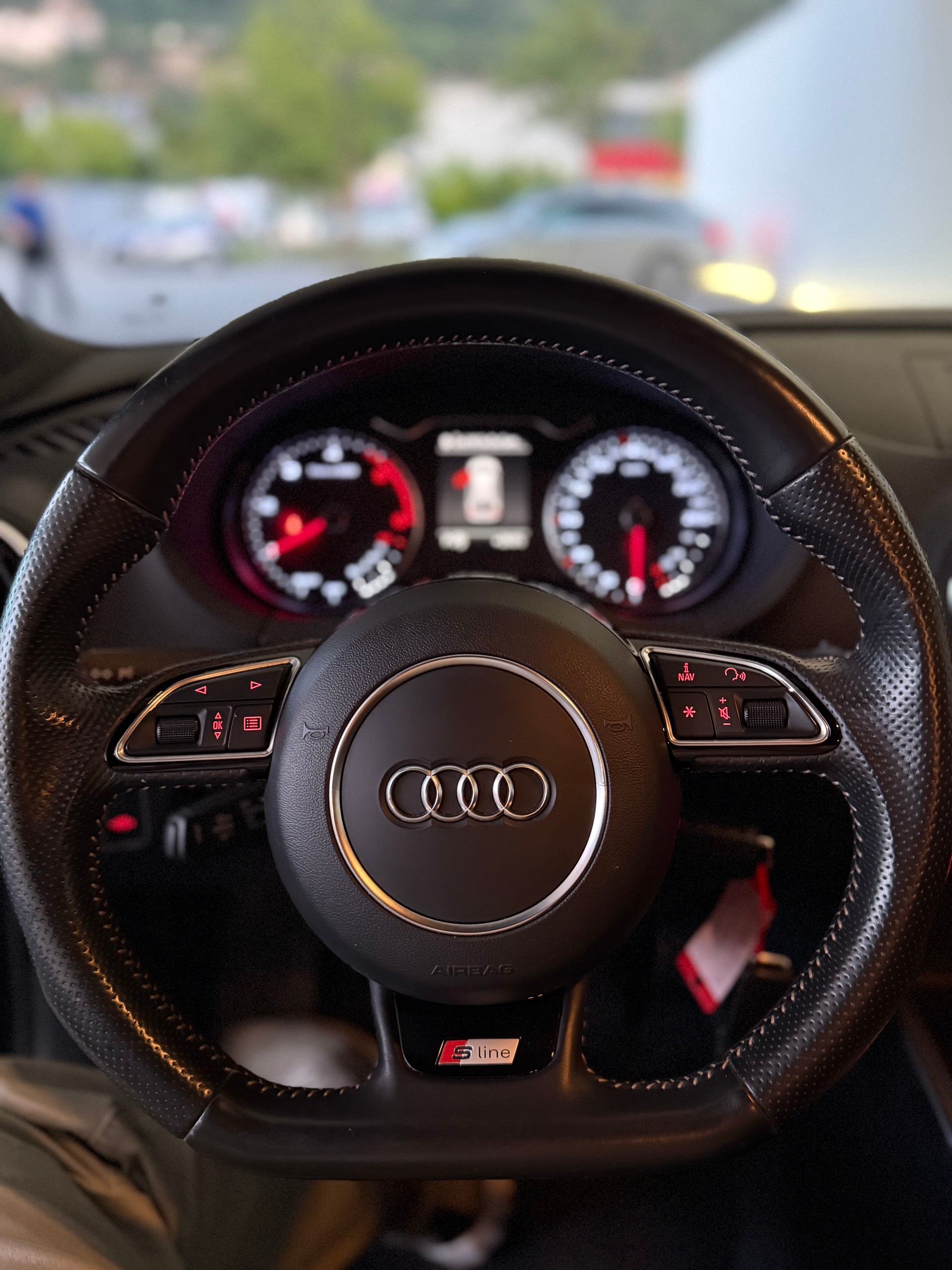 AUDI A3 Sportback 2.0 TDI S-LINE Quattro S-tronic-image-9