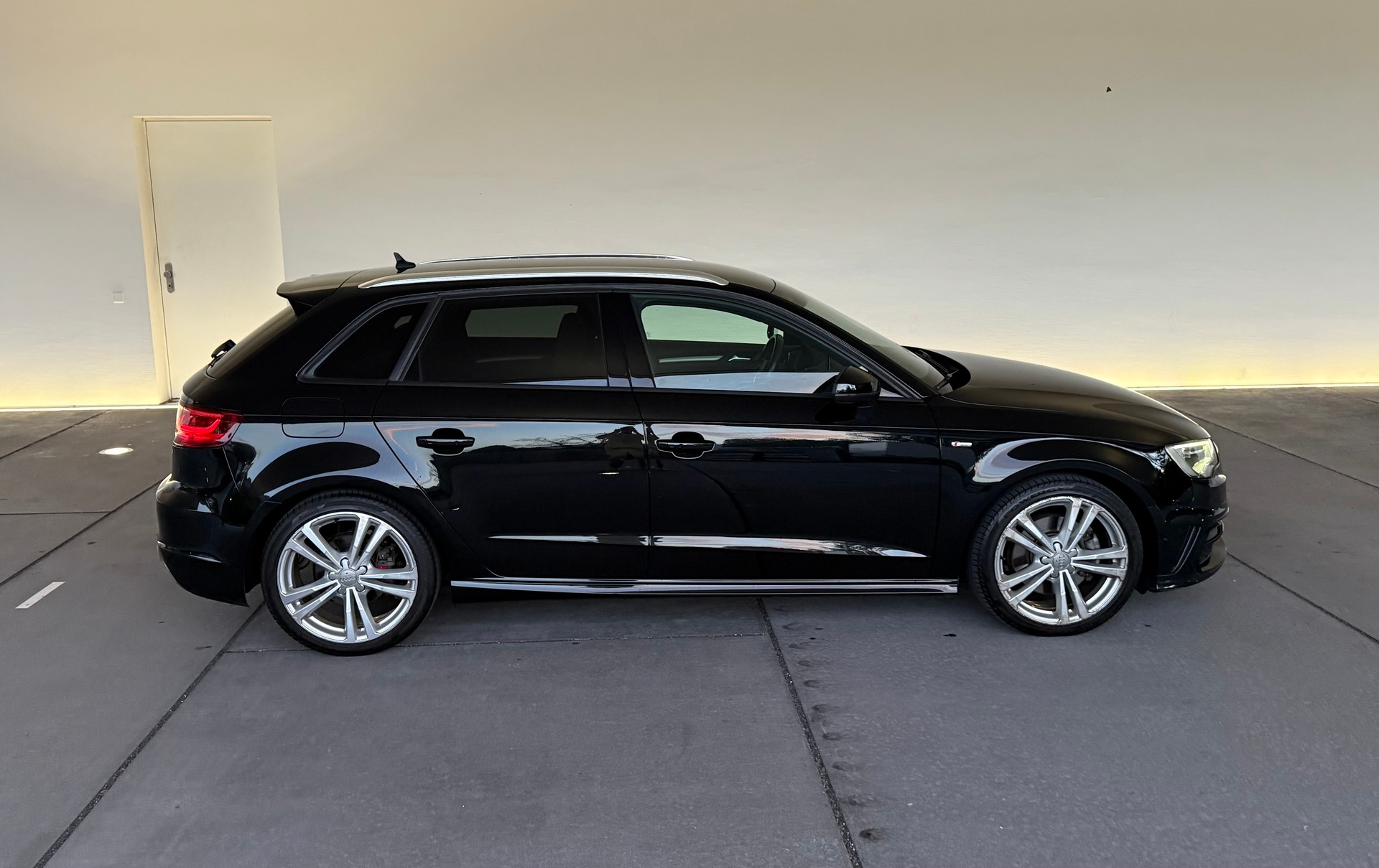 AUDI A3 Sportback 2.0 TDI S-LINE Quattro S-tronic-image-4